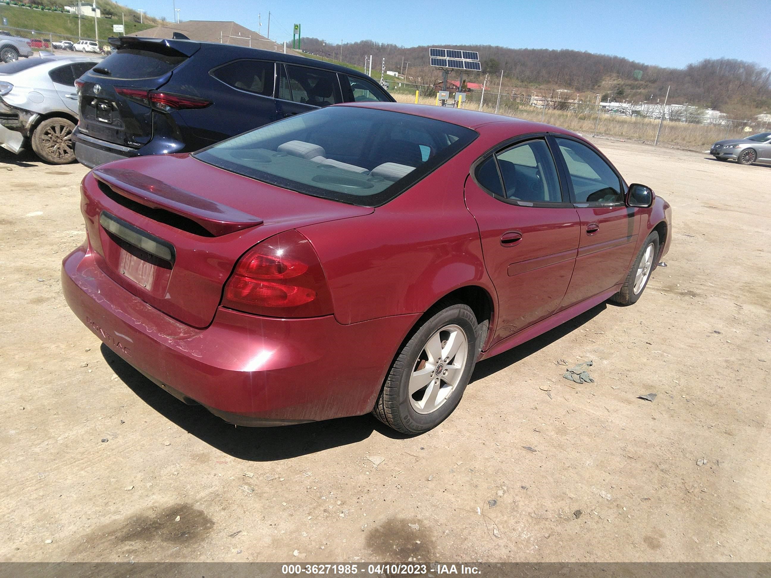 Photo 3 VIN: 2G2WP522451197465 - PONTIAC GRAND PRIX 