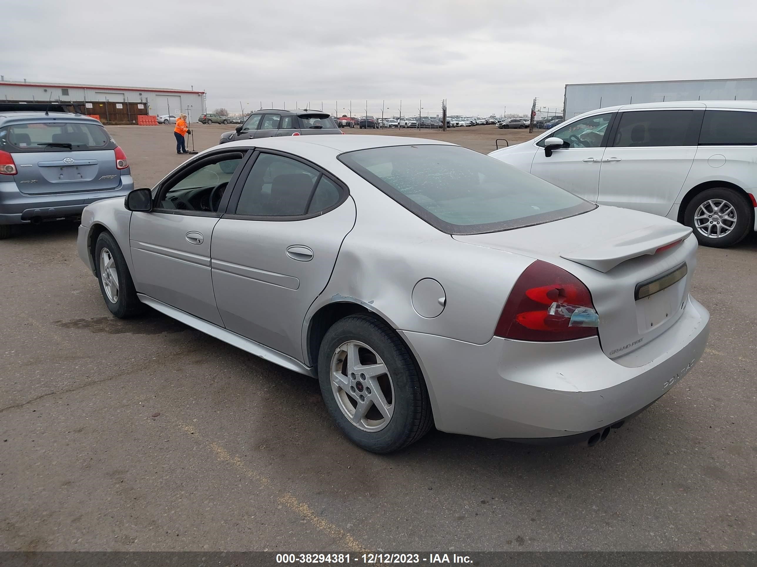 Photo 2 VIN: 2G2WP522541308247 - PONTIAC GRAND PRIX 