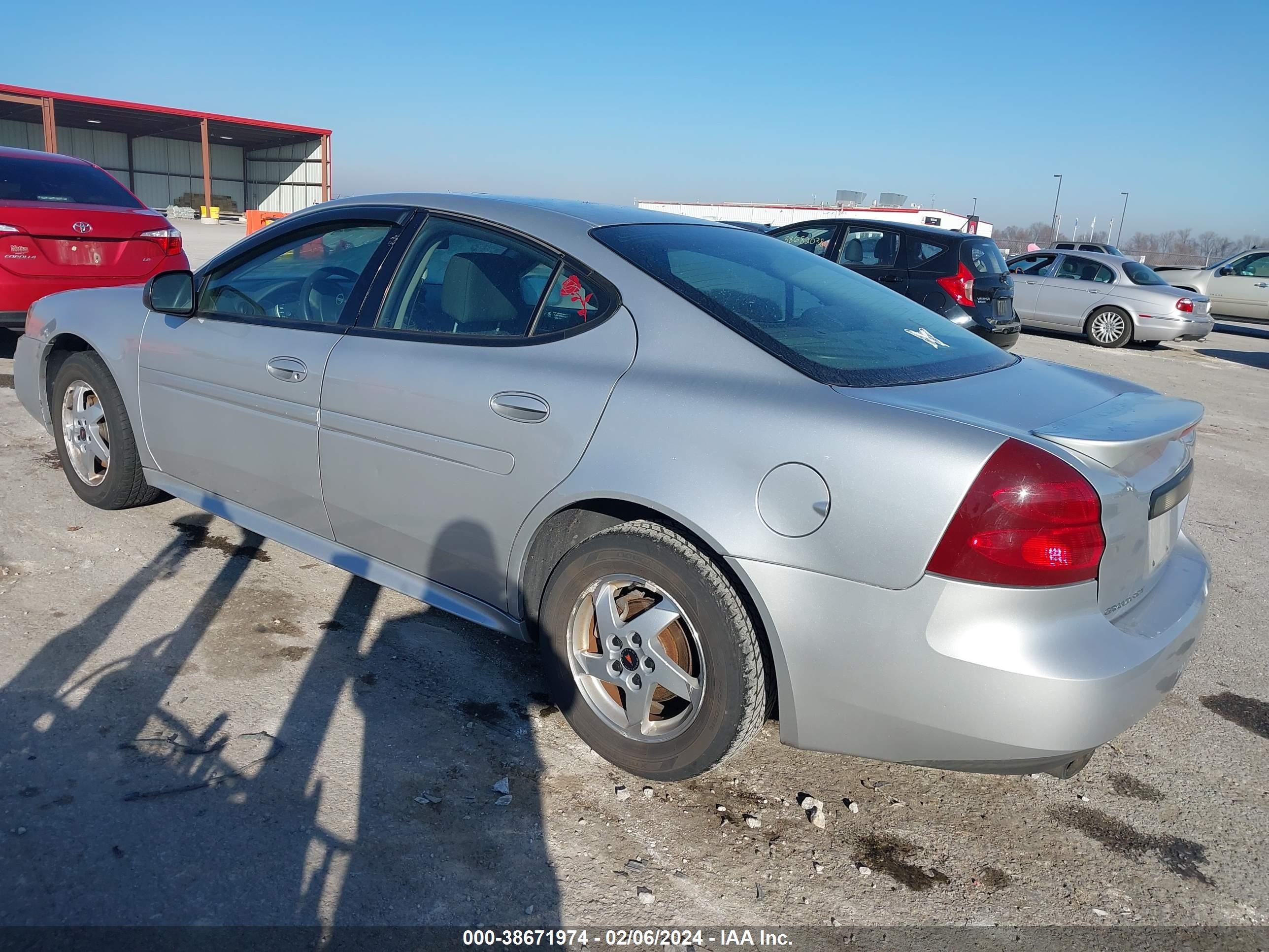 Photo 2 VIN: 2G2WP522641124466 - PONTIAC GRAND PRIX 