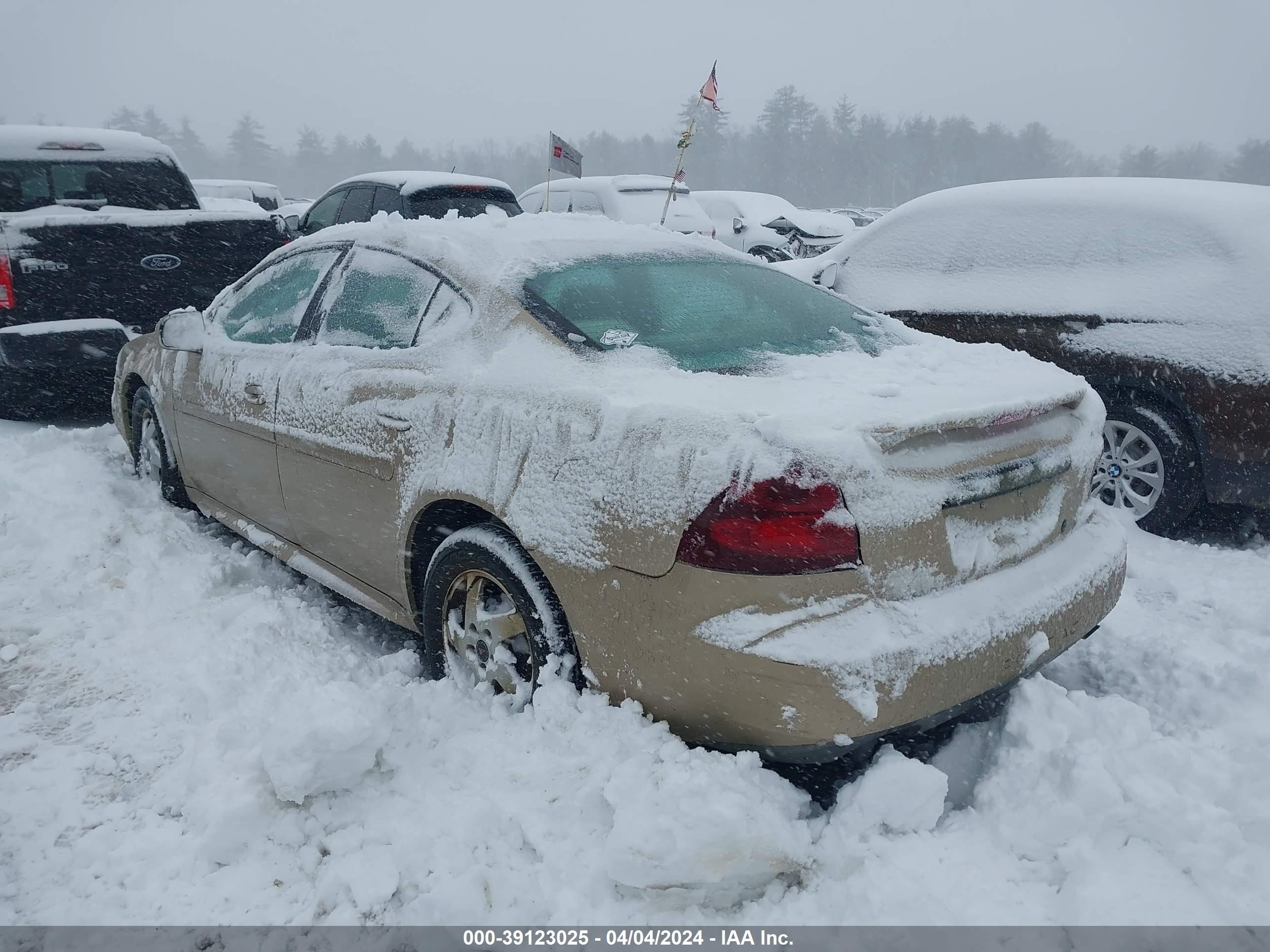 Photo 2 VIN: 2G2WP522741221904 - PONTIAC GRAND PRIX 