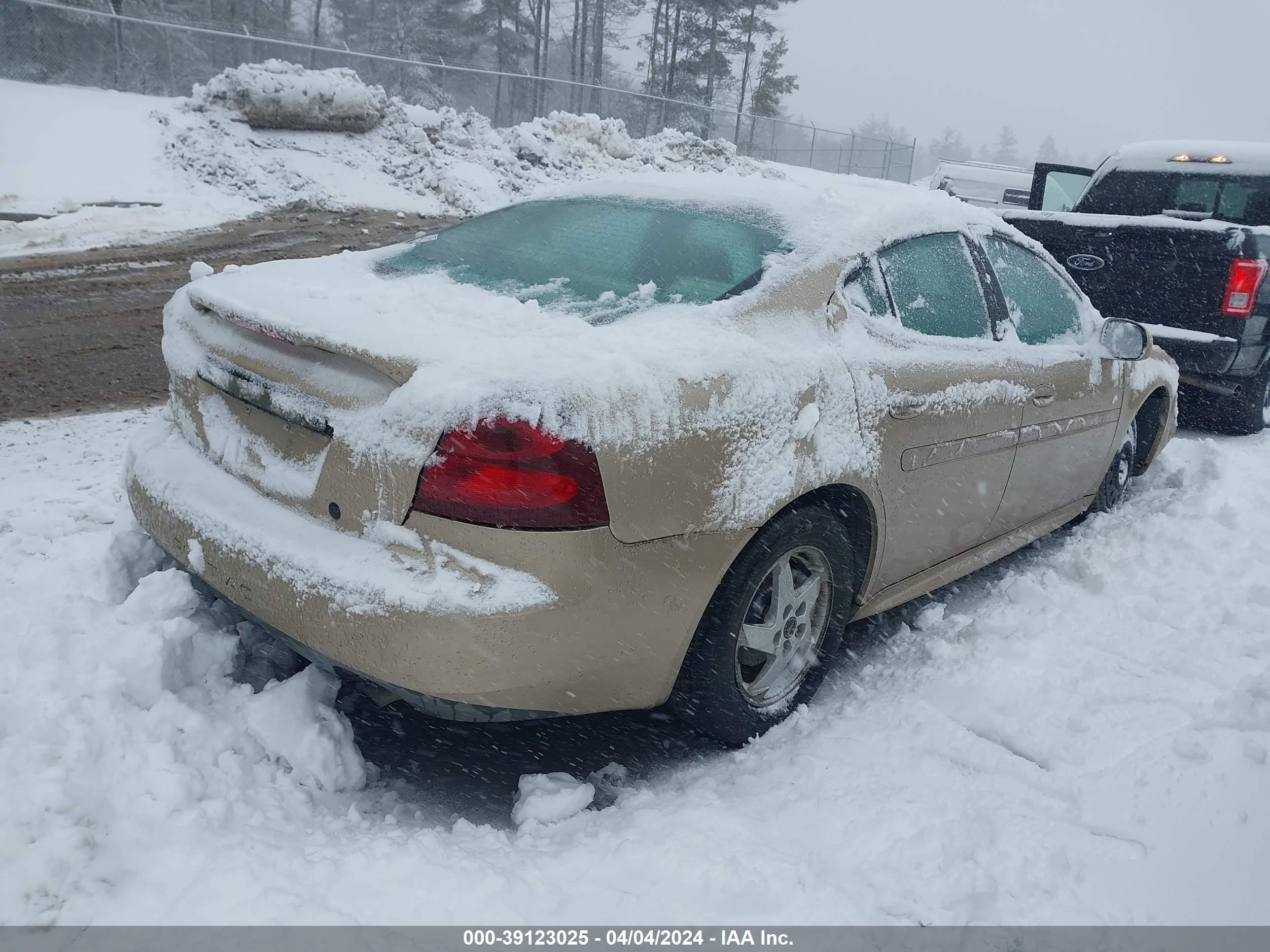 Photo 3 VIN: 2G2WP522741221904 - PONTIAC GRAND PRIX 