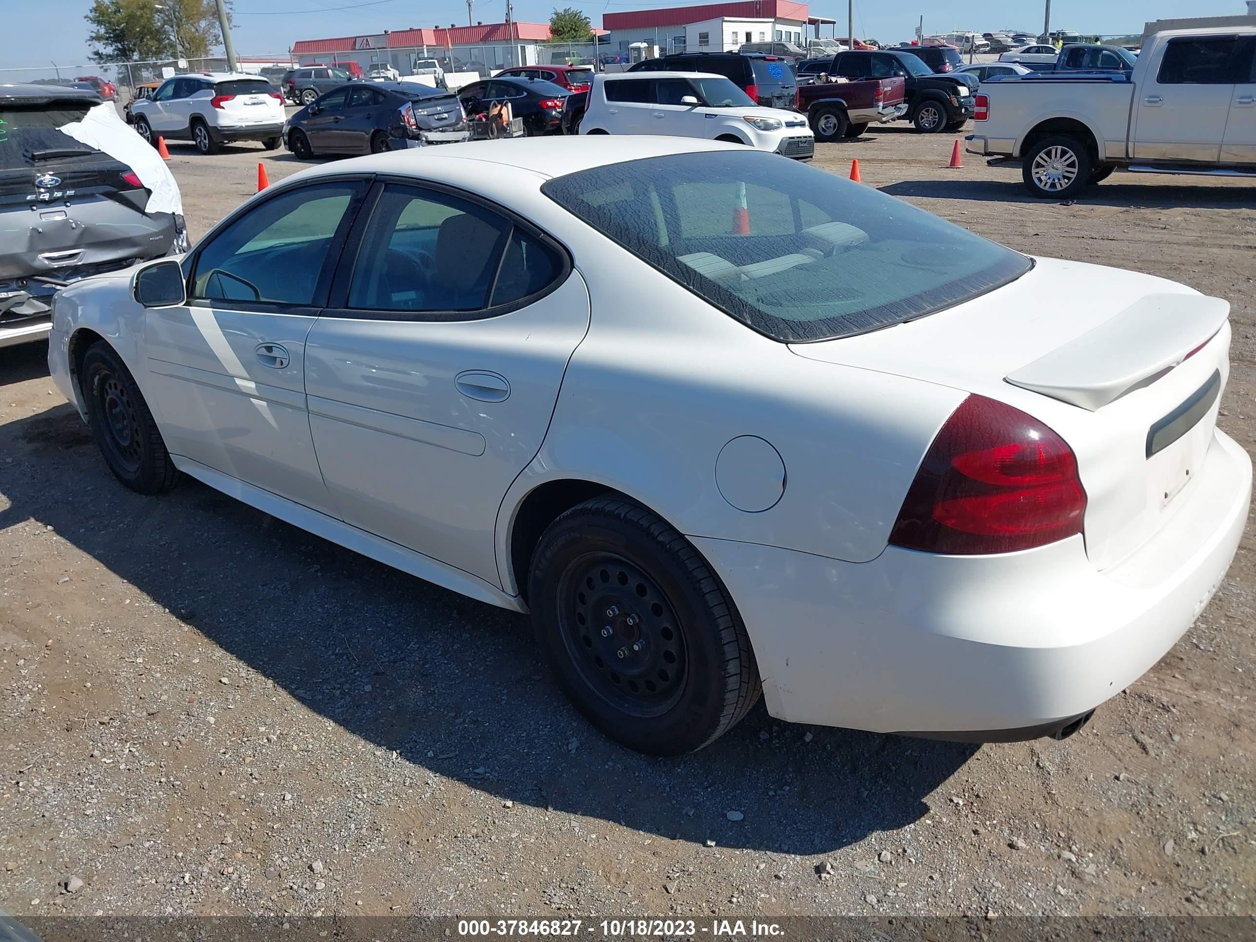 Photo 2 VIN: 2G2WP522841353960 - PONTIAC GRAND PRIX 