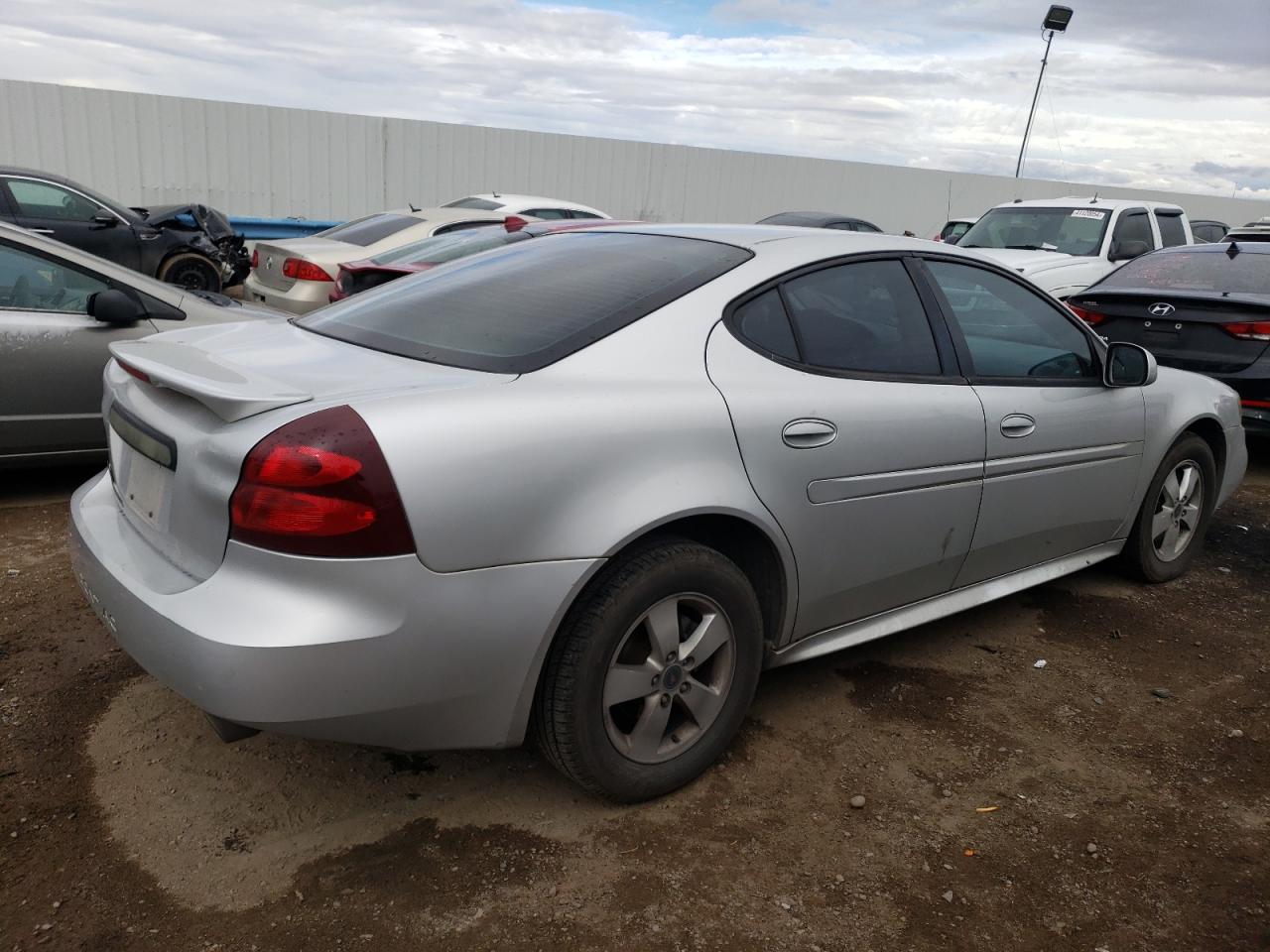 Photo 2 VIN: 2G2WP522851324234 - PONTIAC GRAND PRIX 