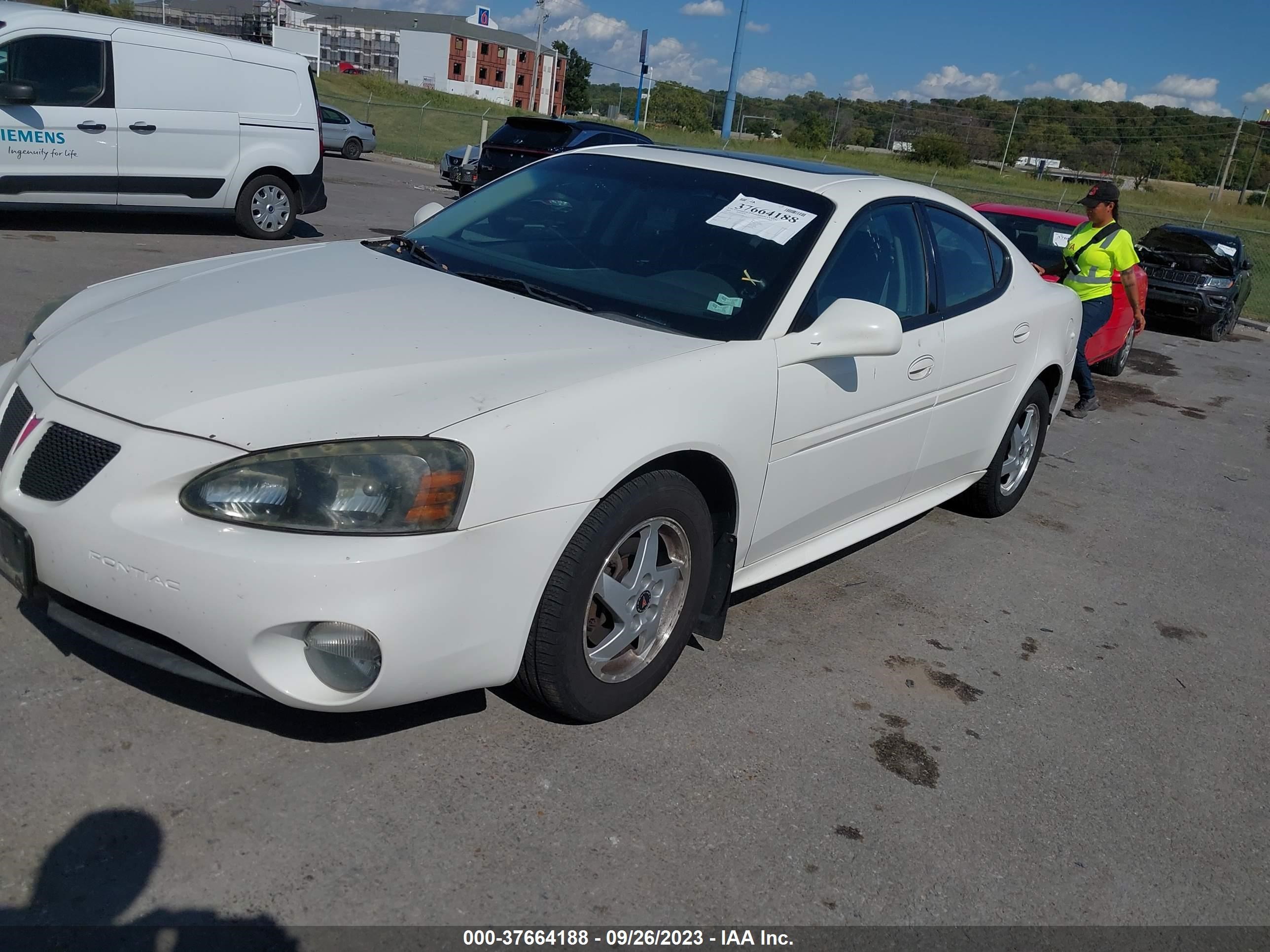 Photo 1 VIN: 2G2WP522951202286 - PONTIAC GRAND PRIX 