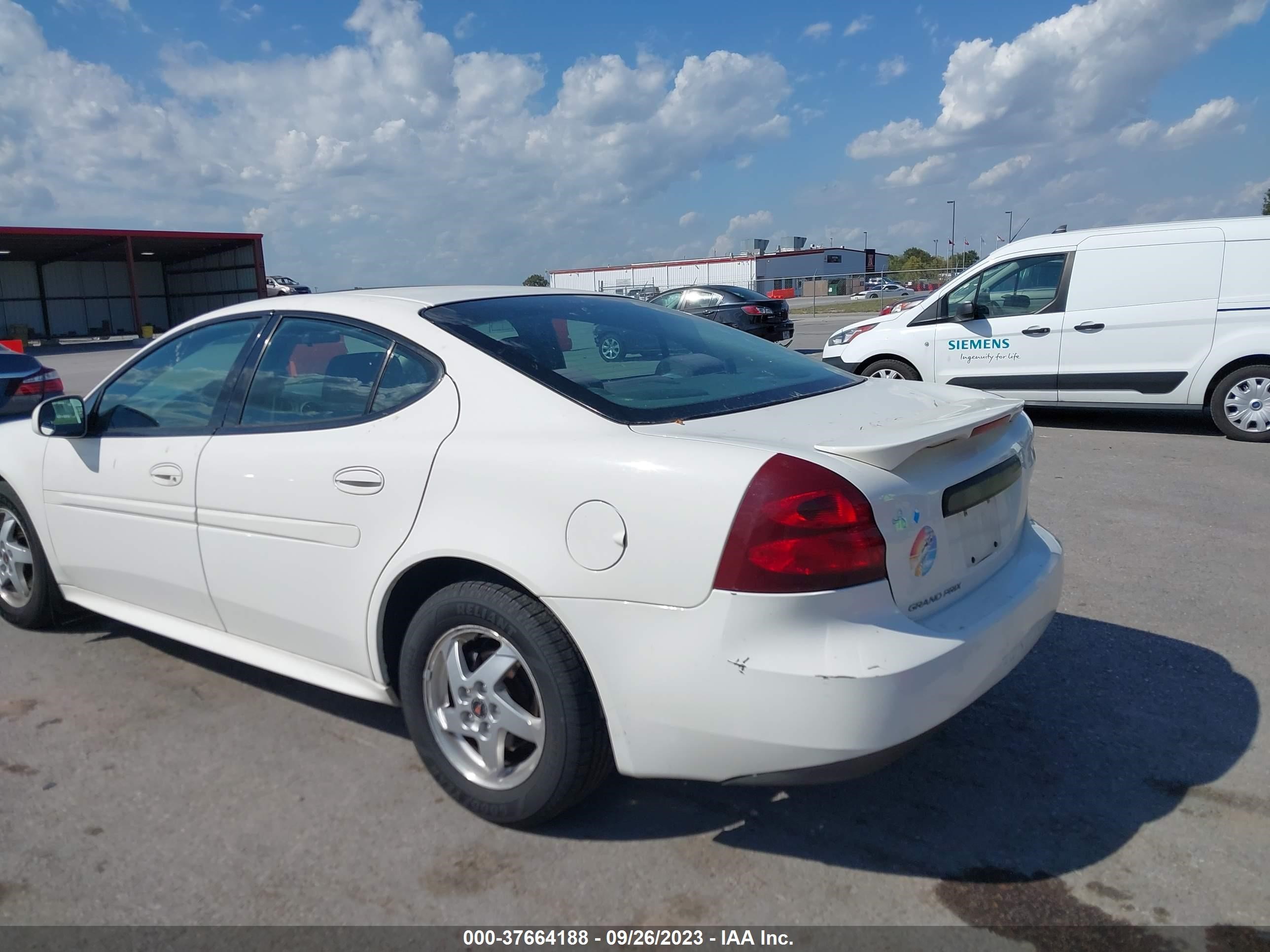 Photo 2 VIN: 2G2WP522951202286 - PONTIAC GRAND PRIX 