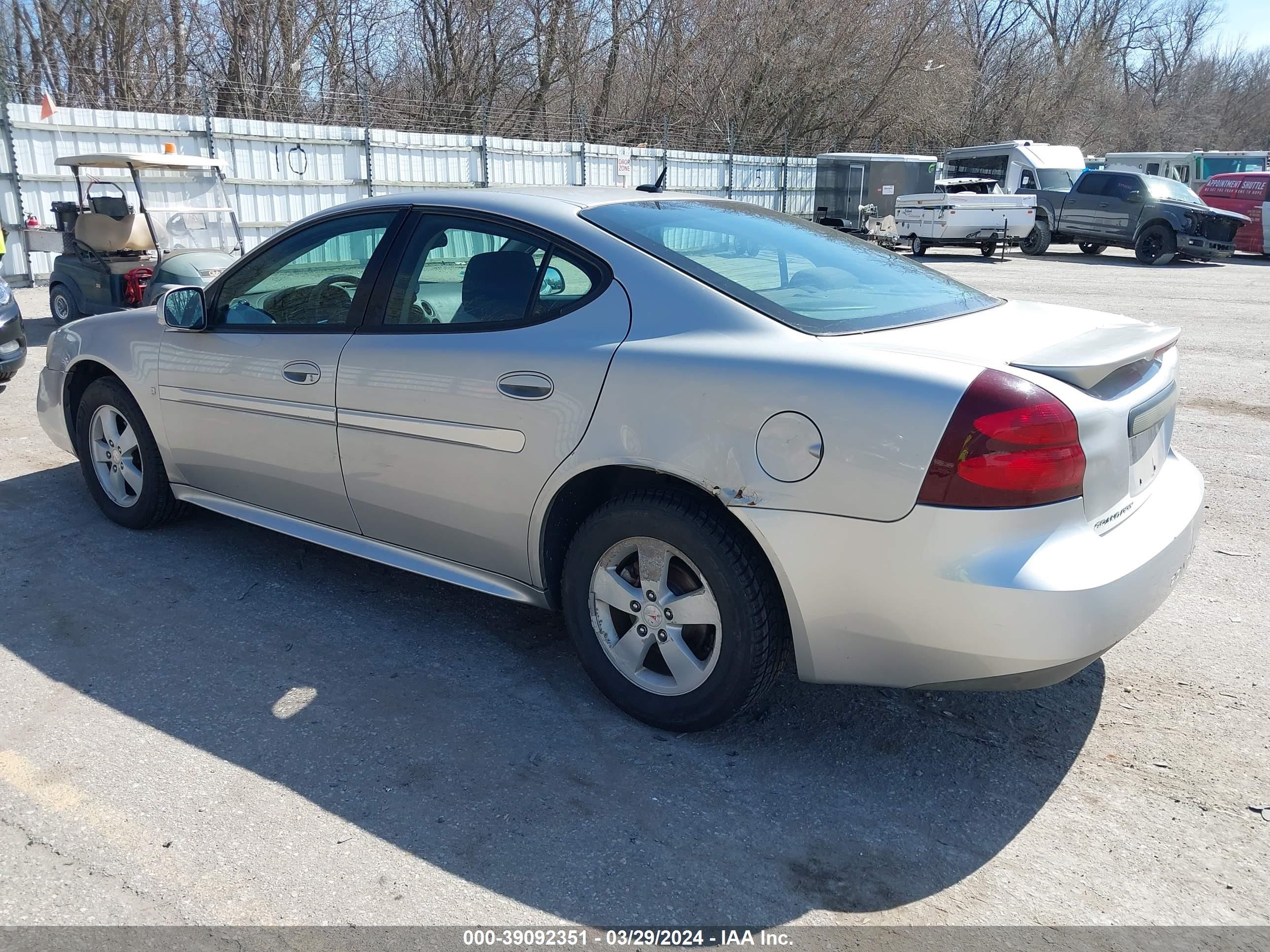 Photo 2 VIN: 2G2WP552071158483 - PONTIAC GRAND PRIX 