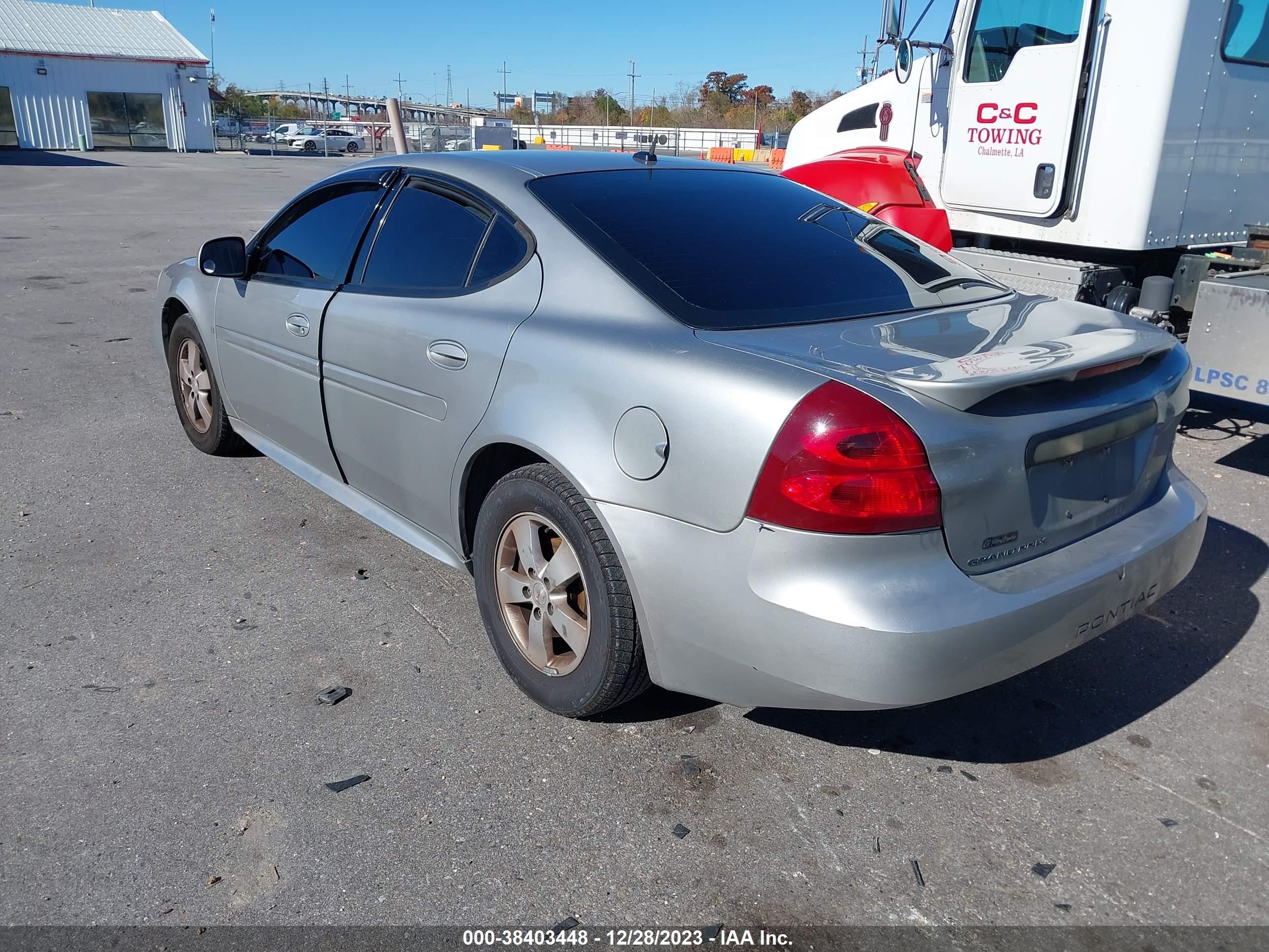 Photo 2 VIN: 2G2WP552081117482 - PONTIAC GRAND PRIX 