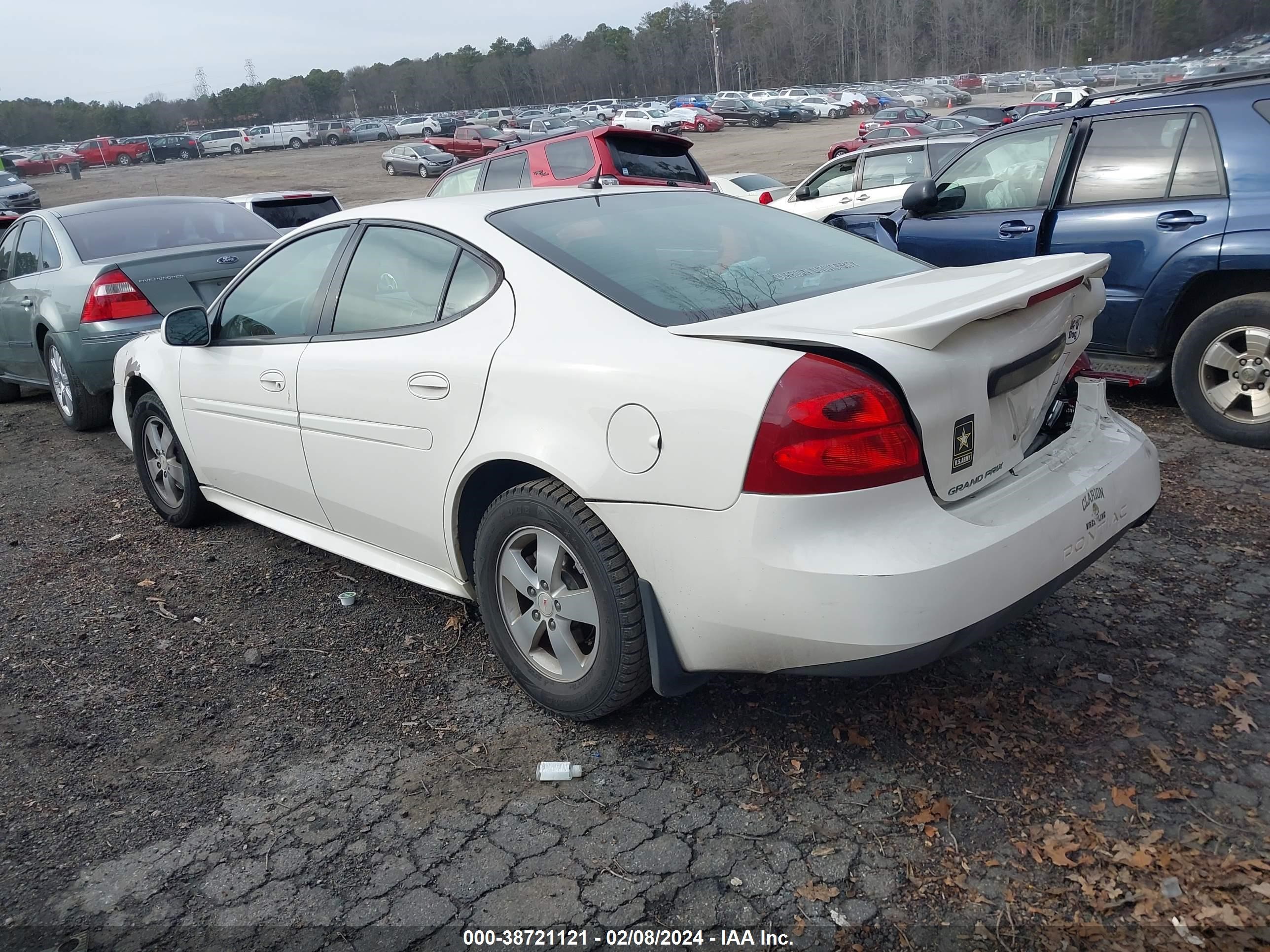 Photo 2 VIN: 2G2WP552081163913 - PONTIAC GRAND PRIX 