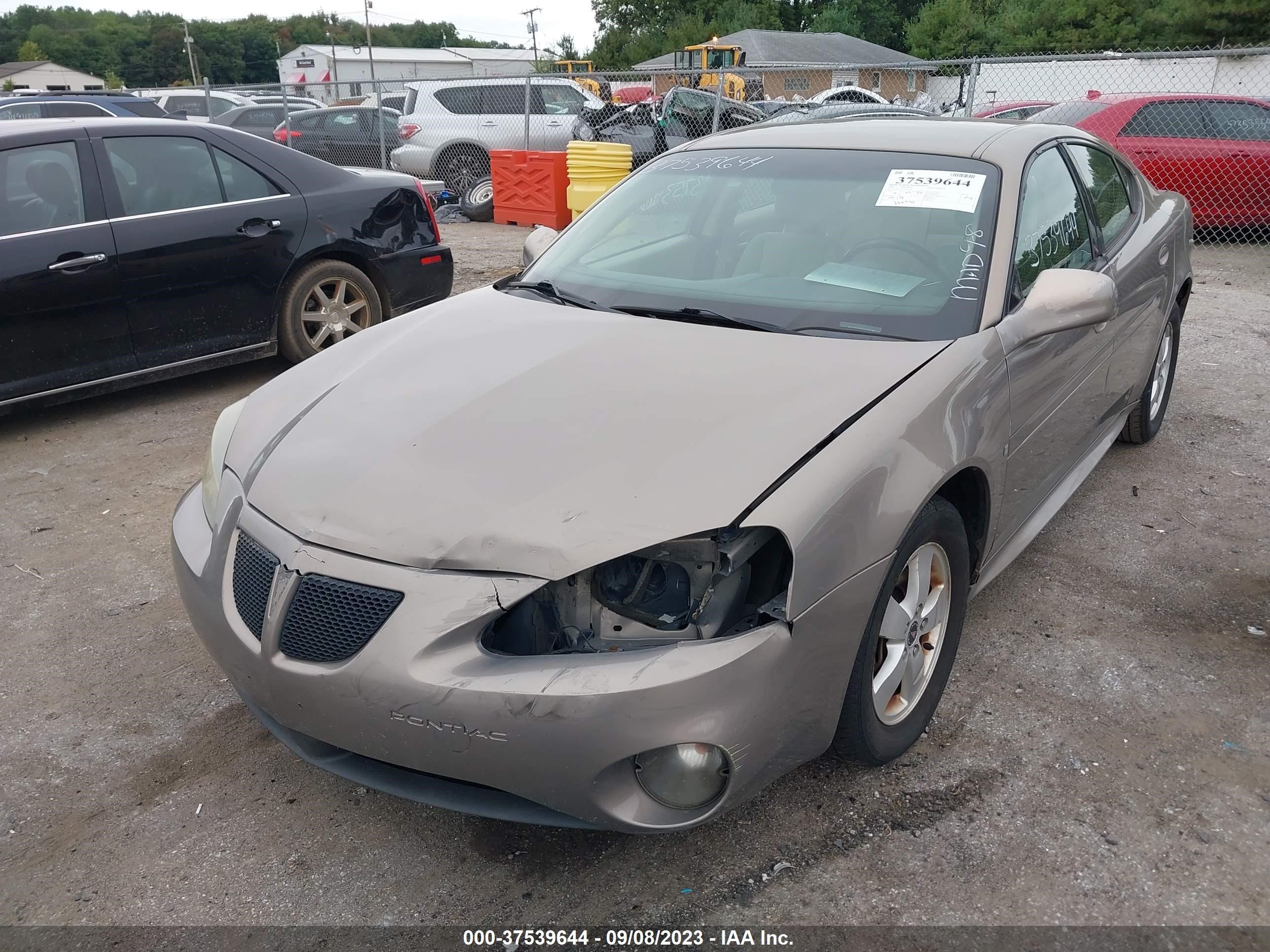 Photo 1 VIN: 2G2WP552161130450 - PONTIAC GRAND PRIX 