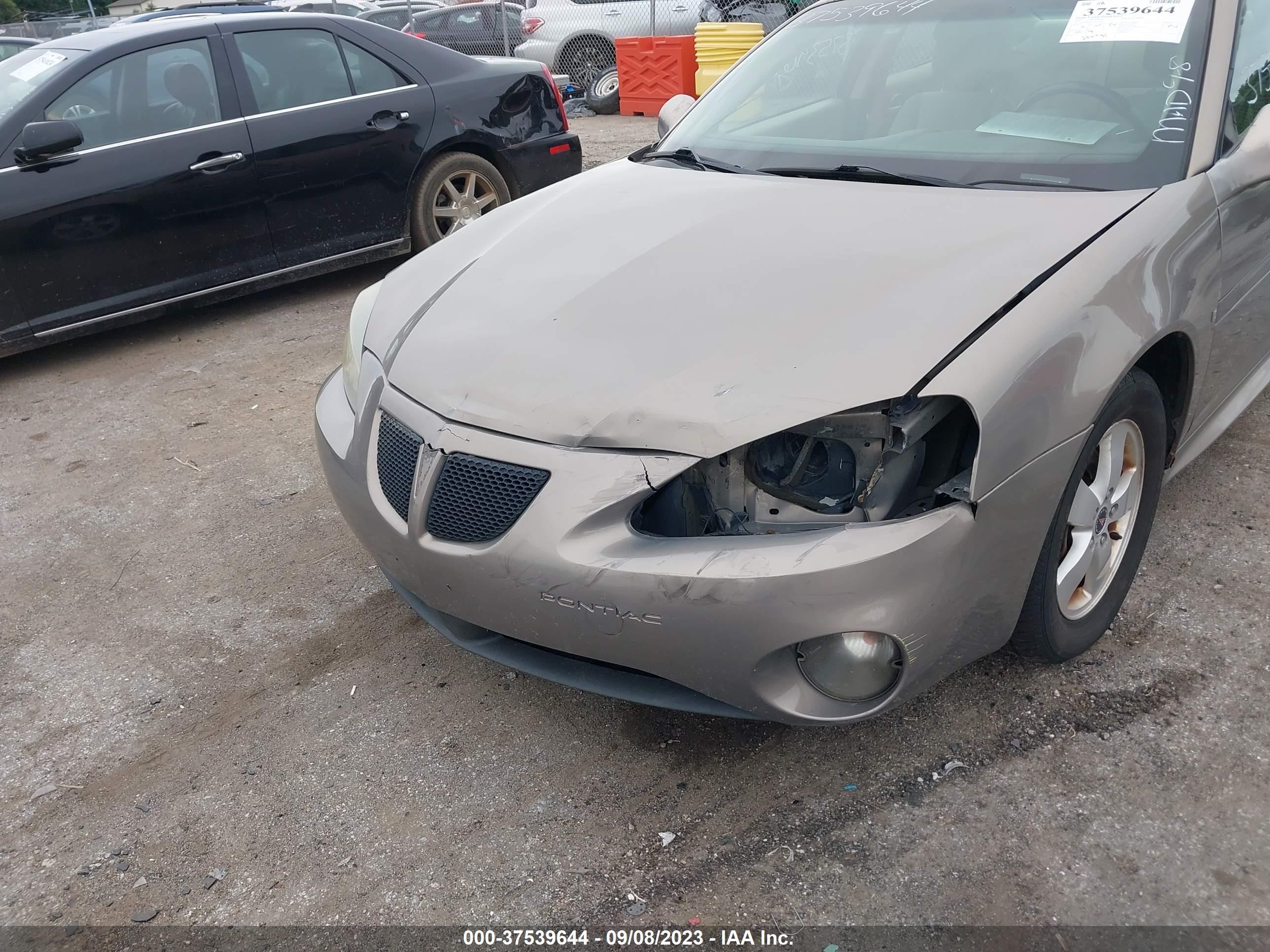 Photo 5 VIN: 2G2WP552161130450 - PONTIAC GRAND PRIX 