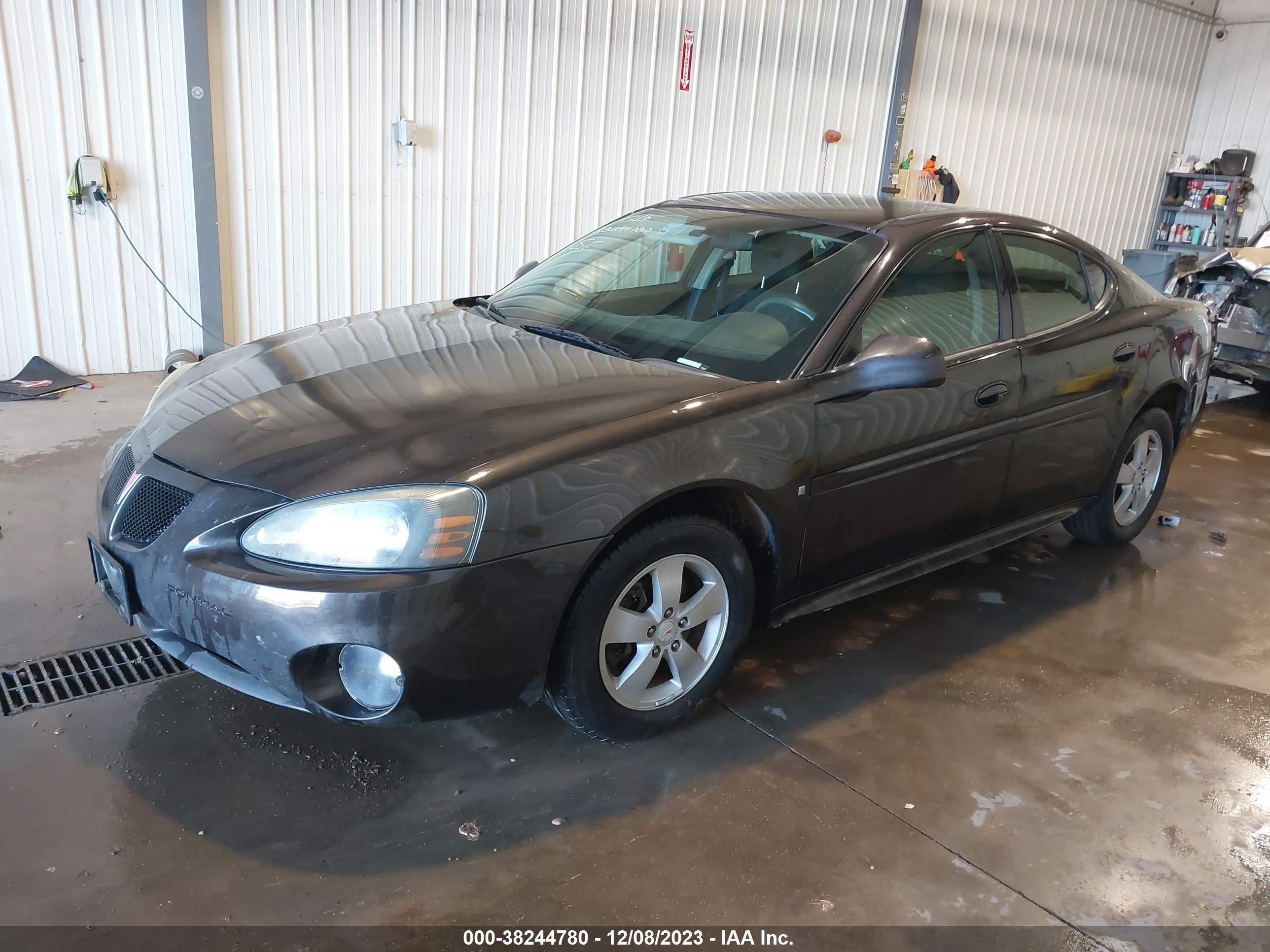 Photo 1 VIN: 2G2WP552181187833 - PONTIAC GRAND PRIX 