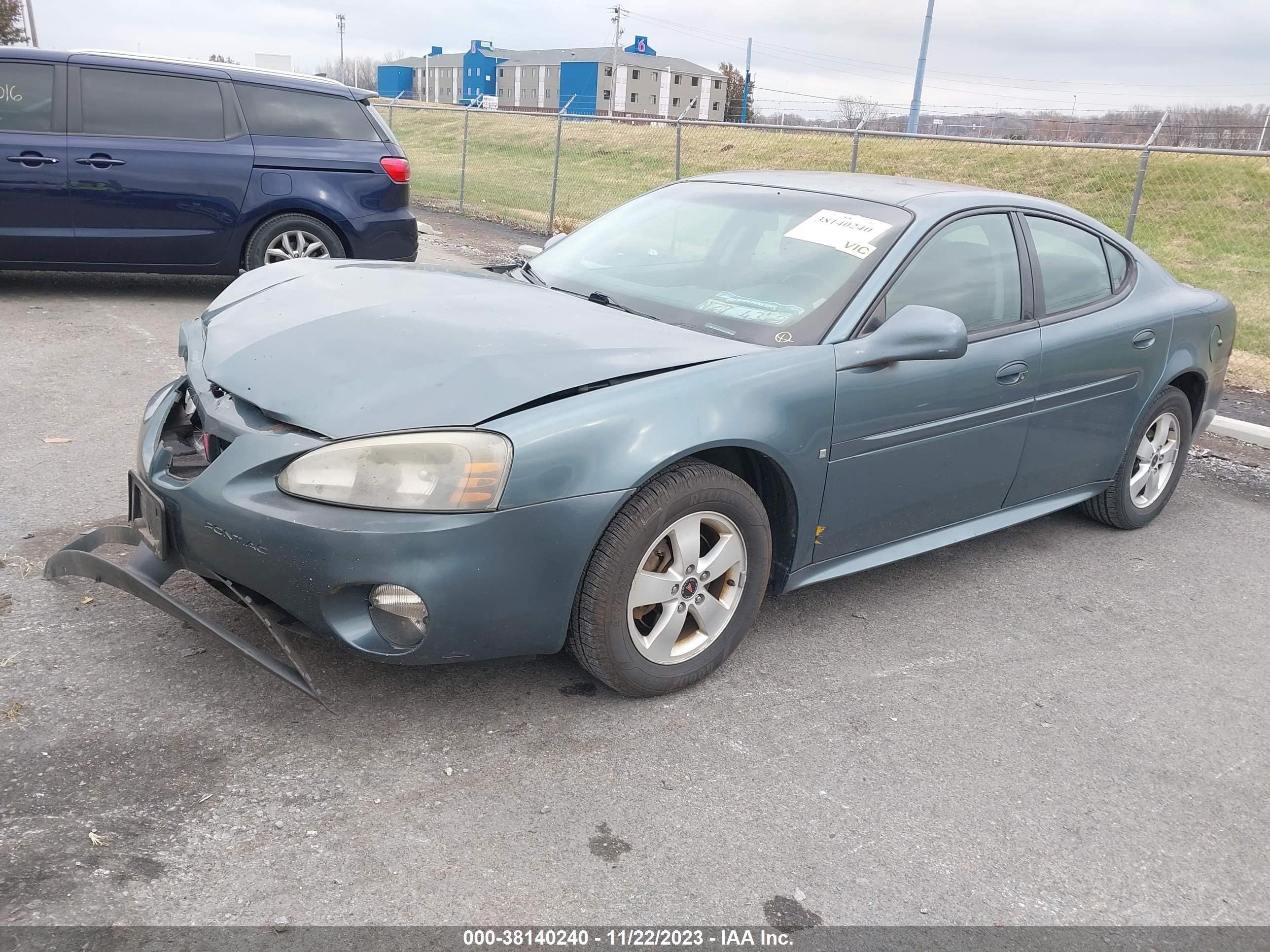 Photo 1 VIN: 2G2WP552261112376 - PONTIAC GRAND PRIX 