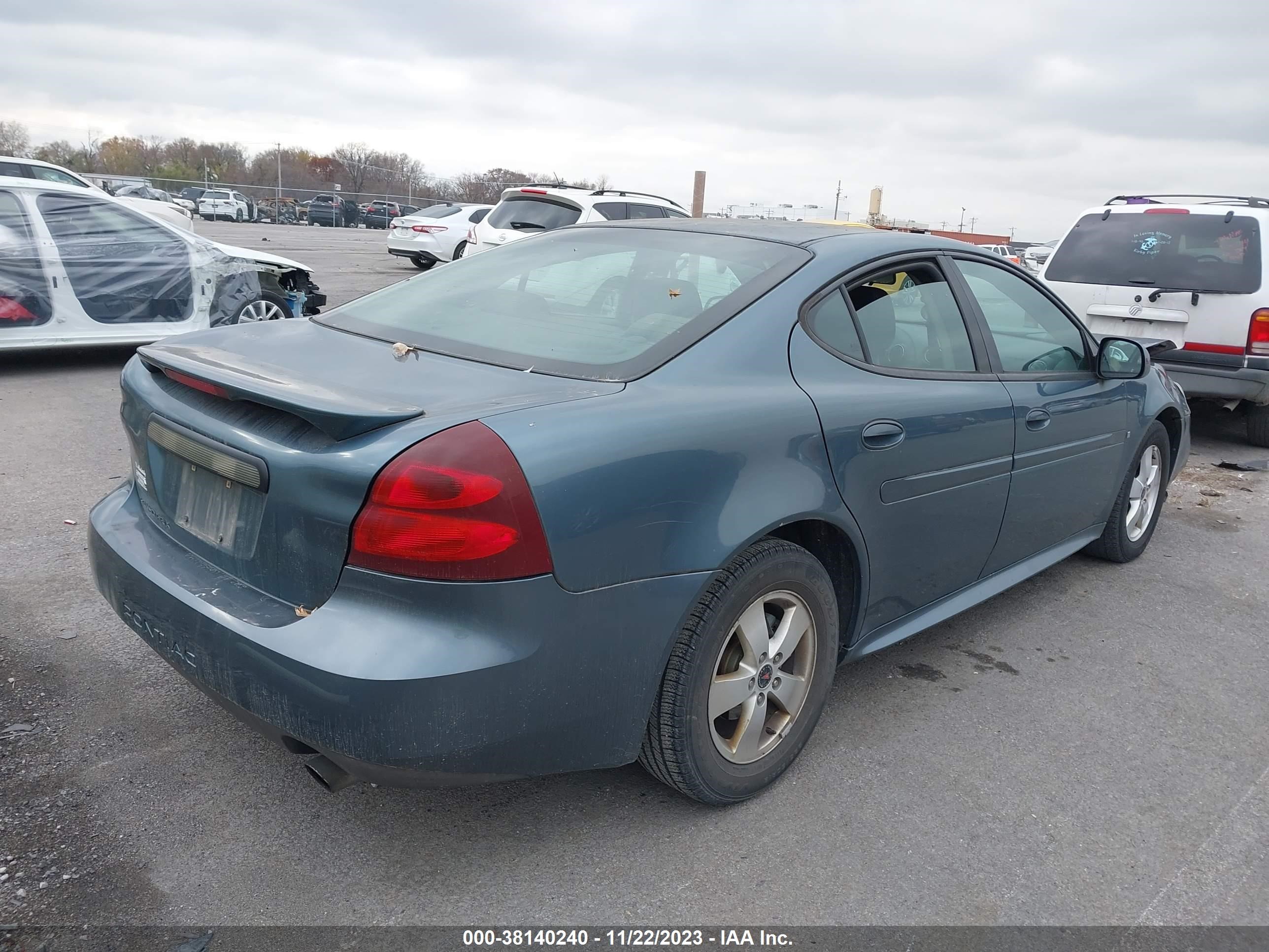 Photo 3 VIN: 2G2WP552261112376 - PONTIAC GRAND PRIX 