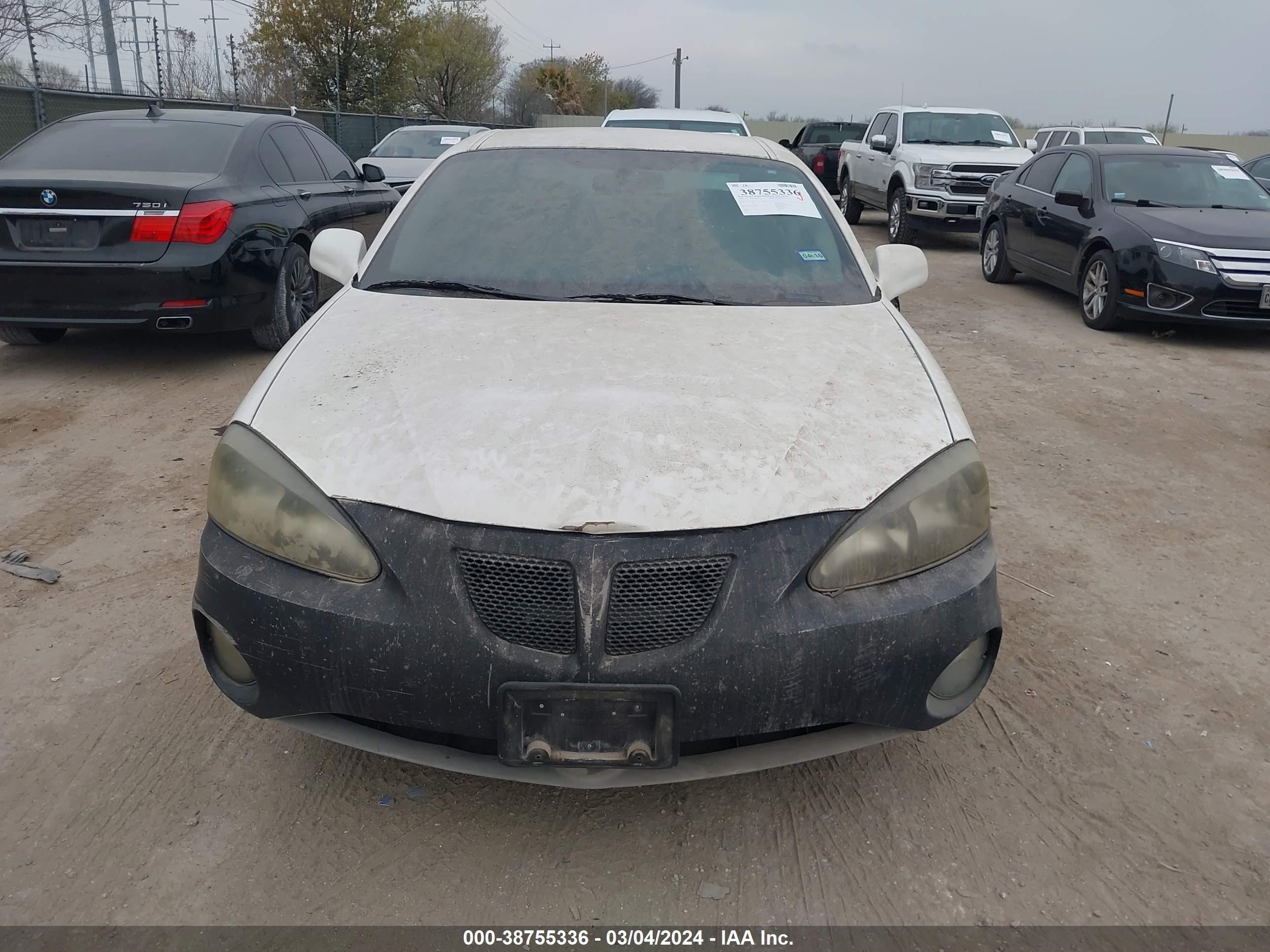 Photo 11 VIN: 2G2WP552261280647 - PONTIAC GRAND PRIX 