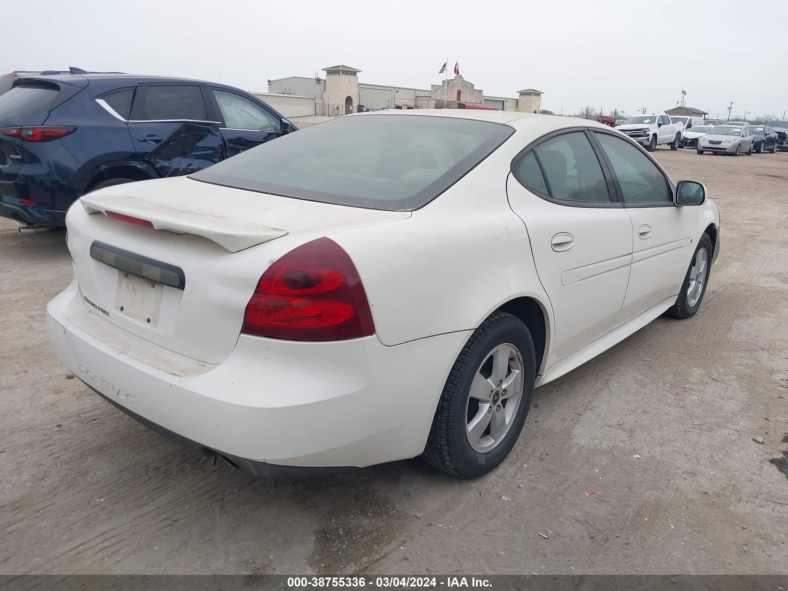 Photo 3 VIN: 2G2WP552261280647 - PONTIAC GRAND PRIX 