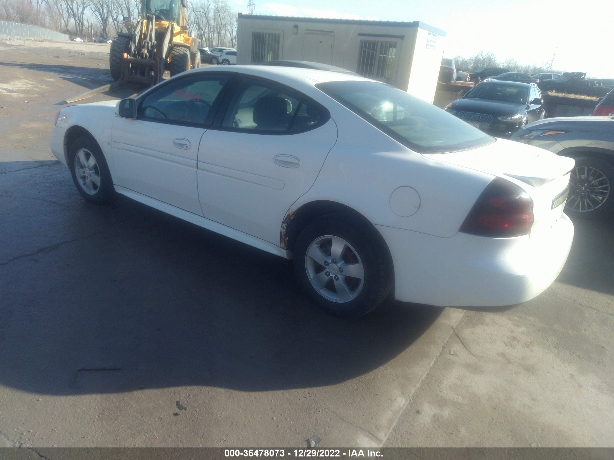 Photo 2 VIN: 2G2WP552271212950 - PONTIAC GRAND PRIX 