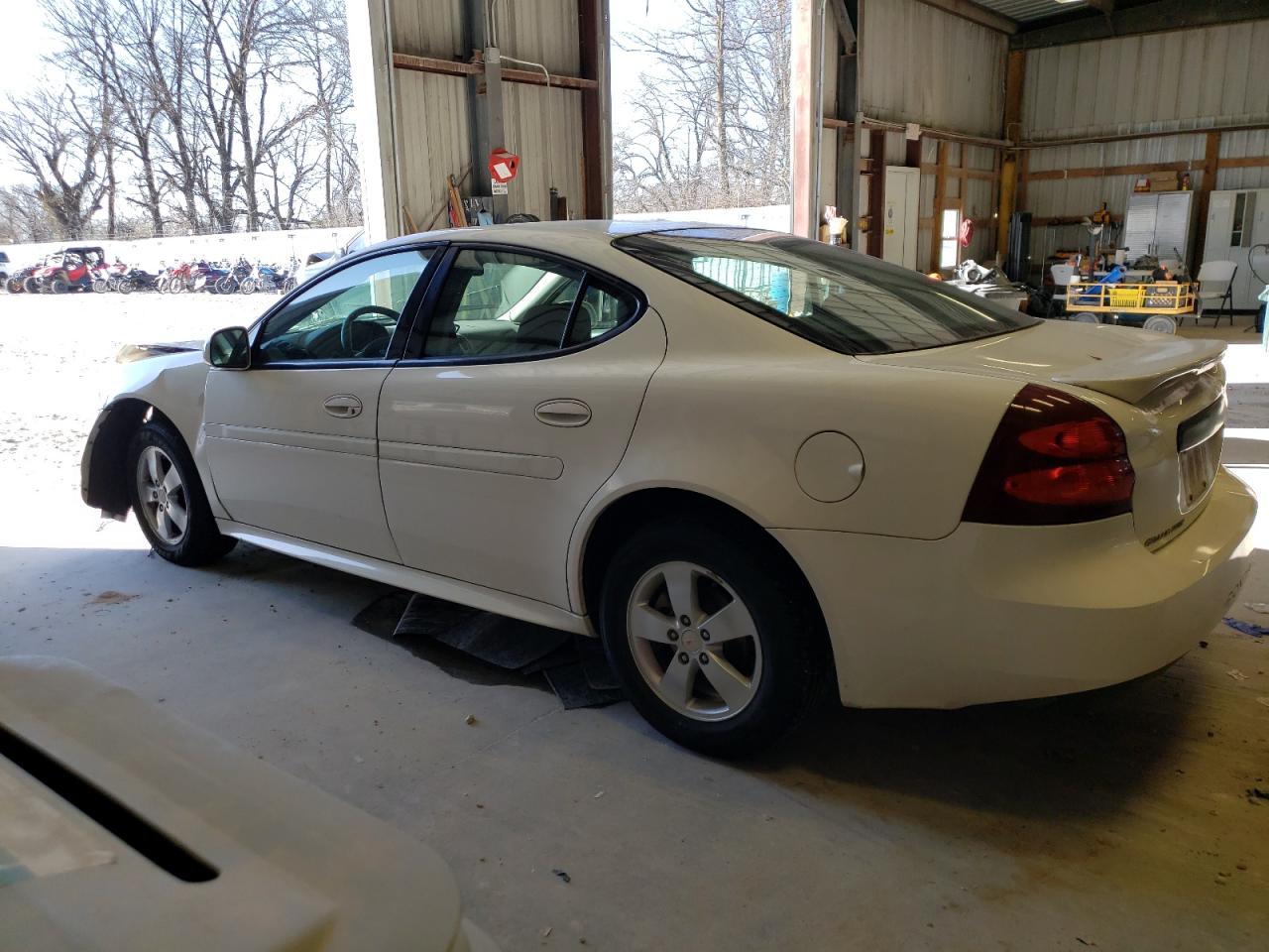 Photo 1 VIN: 2G2WP552281183919 - PONTIAC GRAND PRIX 