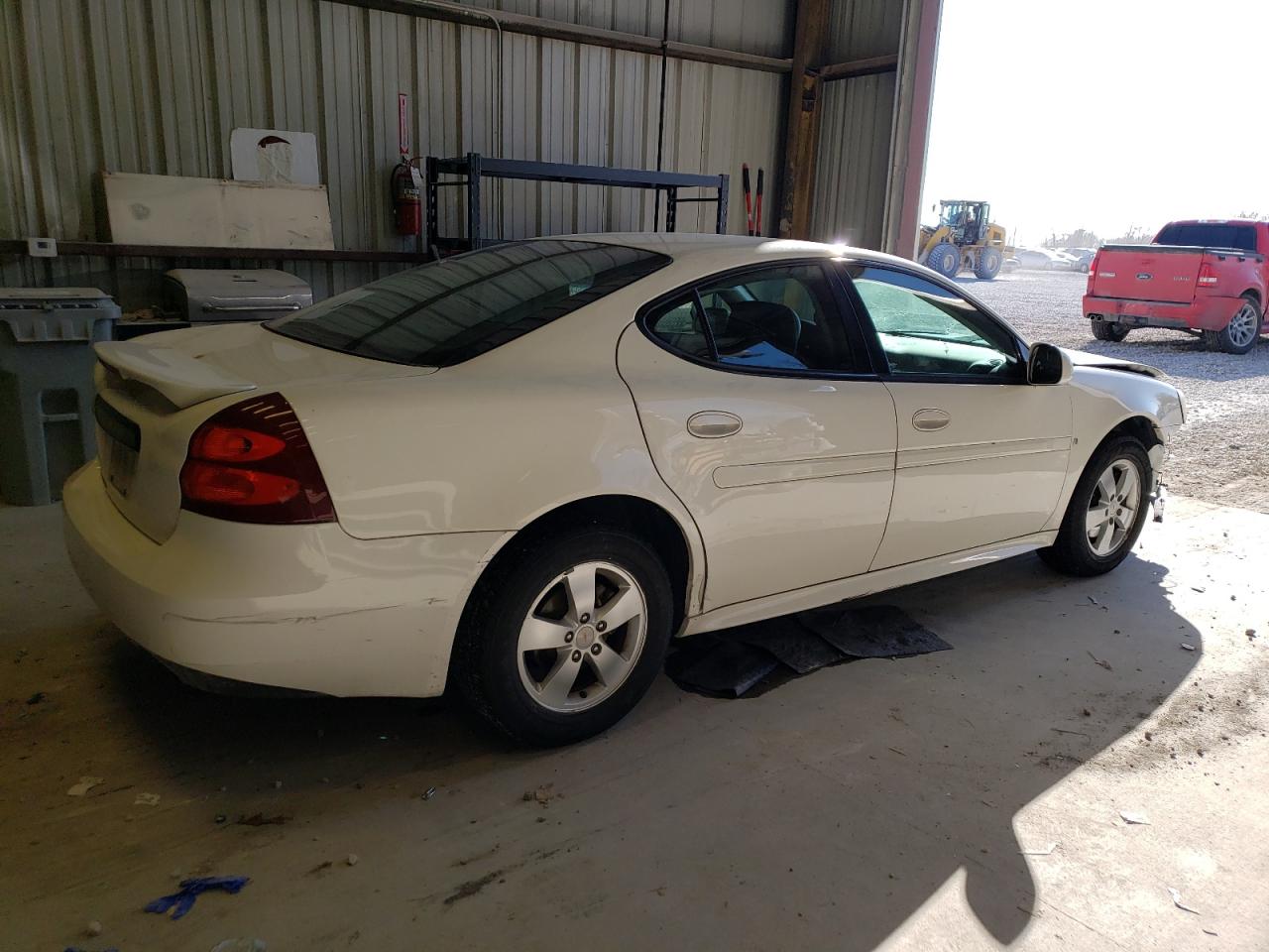 Photo 2 VIN: 2G2WP552281183919 - PONTIAC GRAND PRIX 