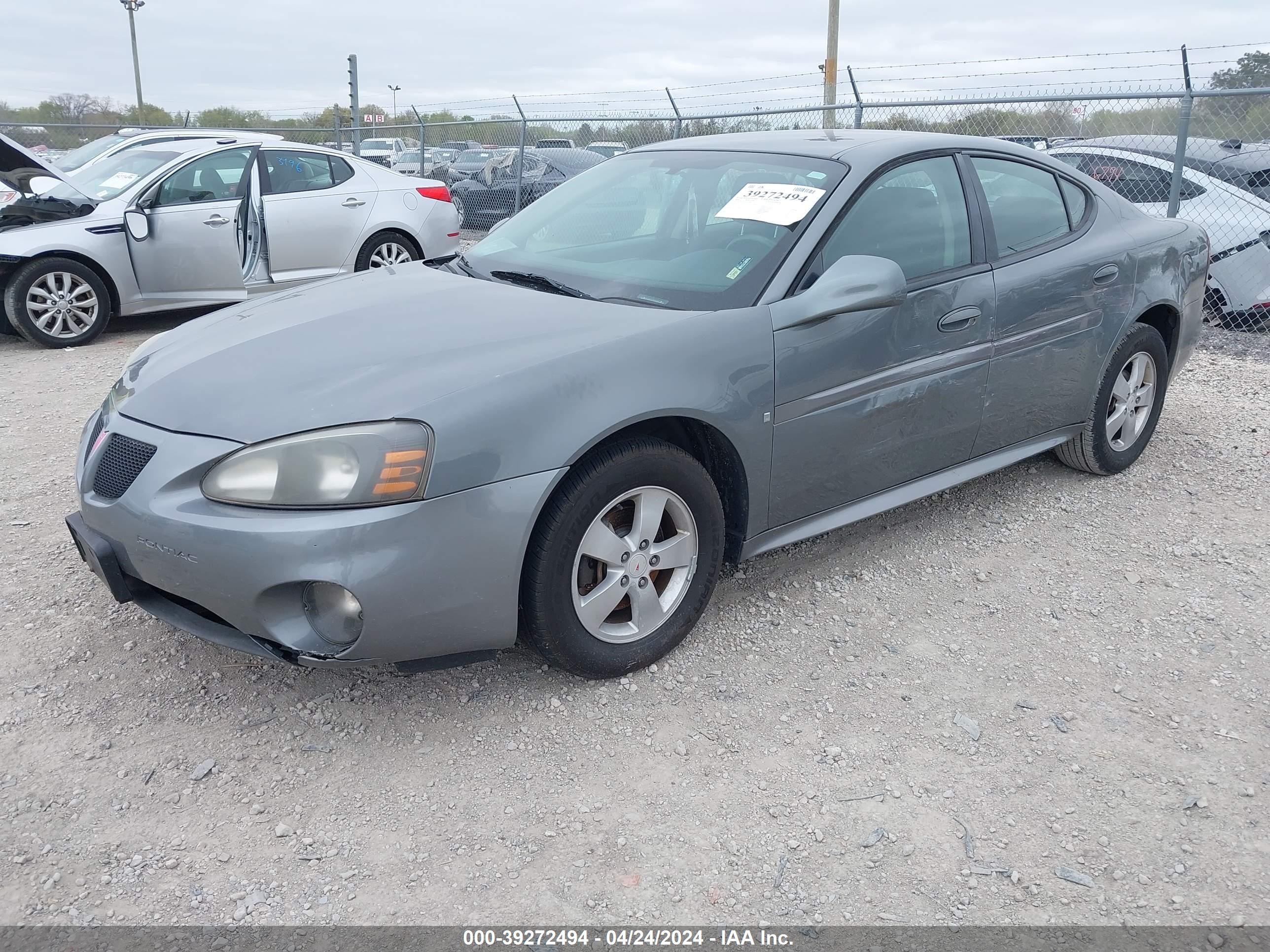 Photo 1 VIN: 2G2WP552281190837 - PONTIAC GRAND PRIX 