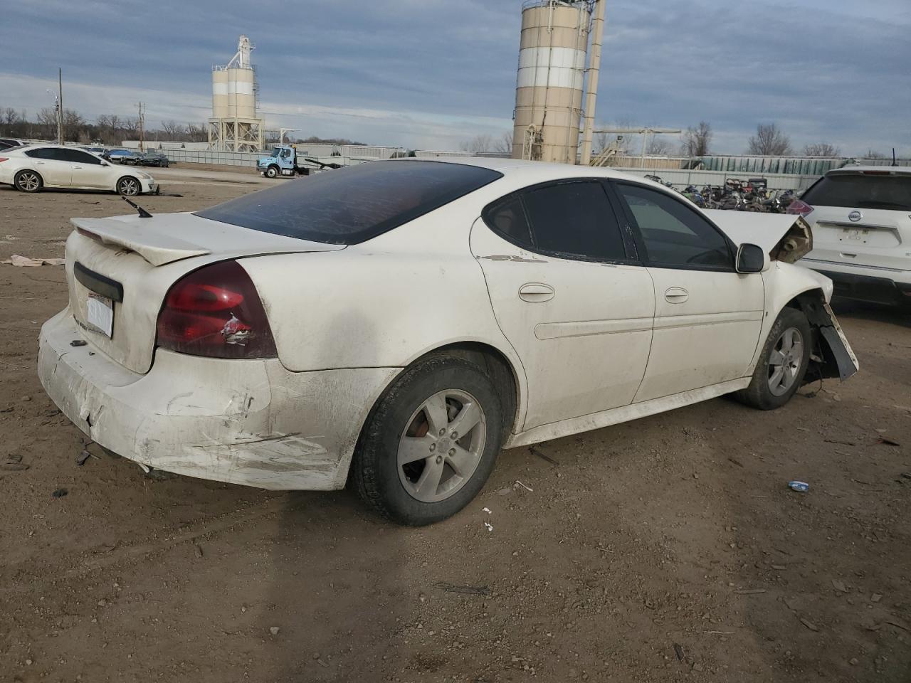 Photo 2 VIN: 2G2WP552361244577 - PONTIAC GRAND PRIX 