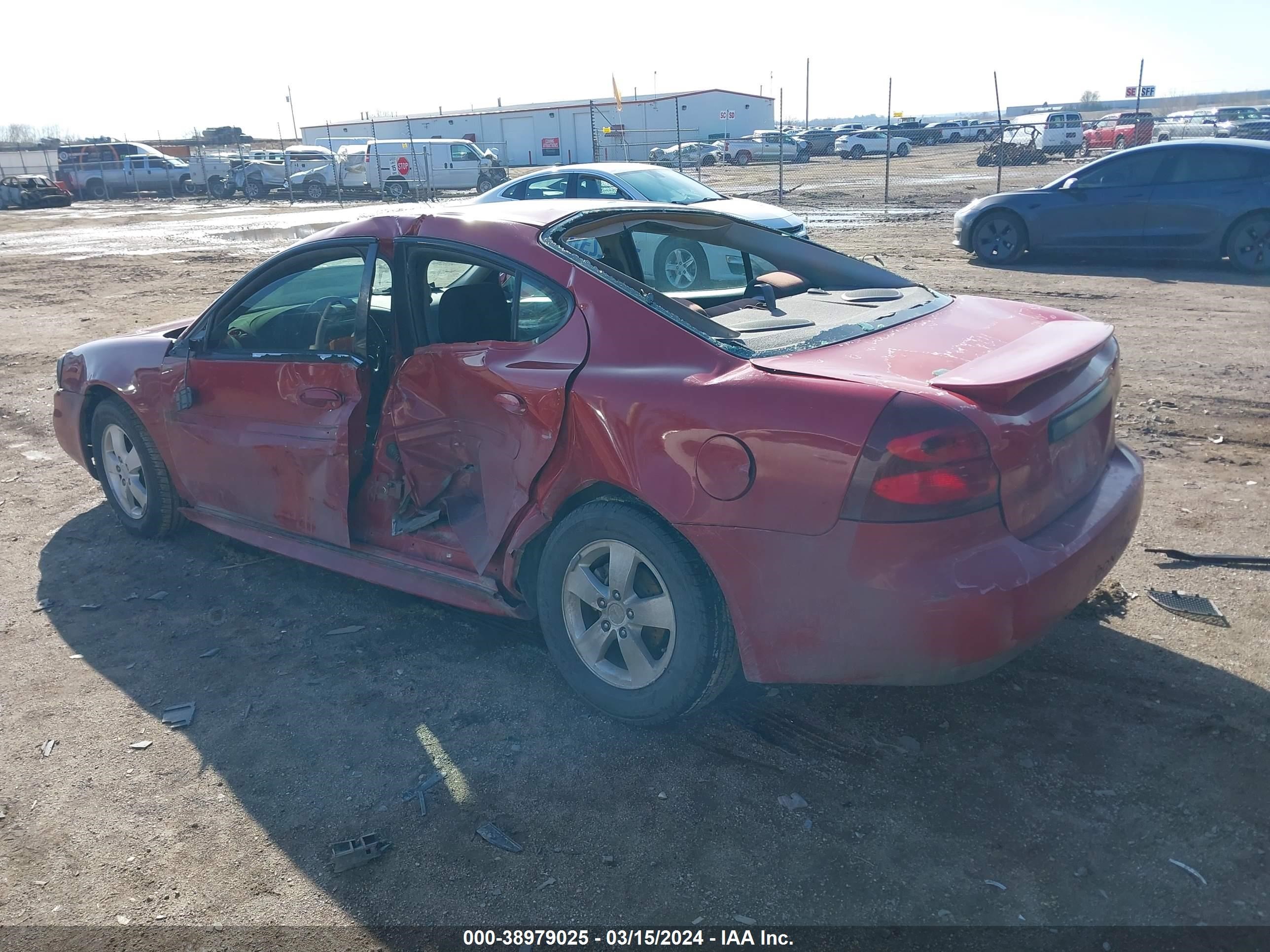 Photo 2 VIN: 2G2WP552371112095 - PONTIAC GRAND PRIX 