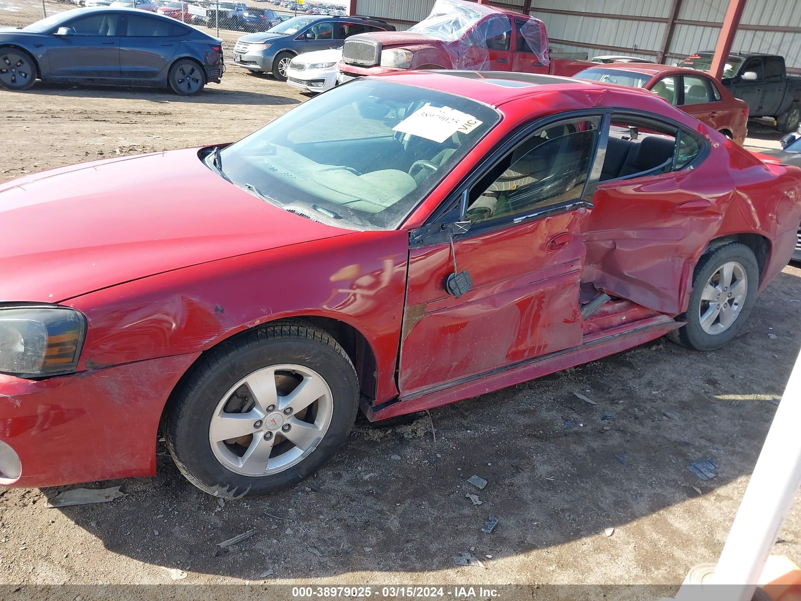 Photo 5 VIN: 2G2WP552371112095 - PONTIAC GRAND PRIX 