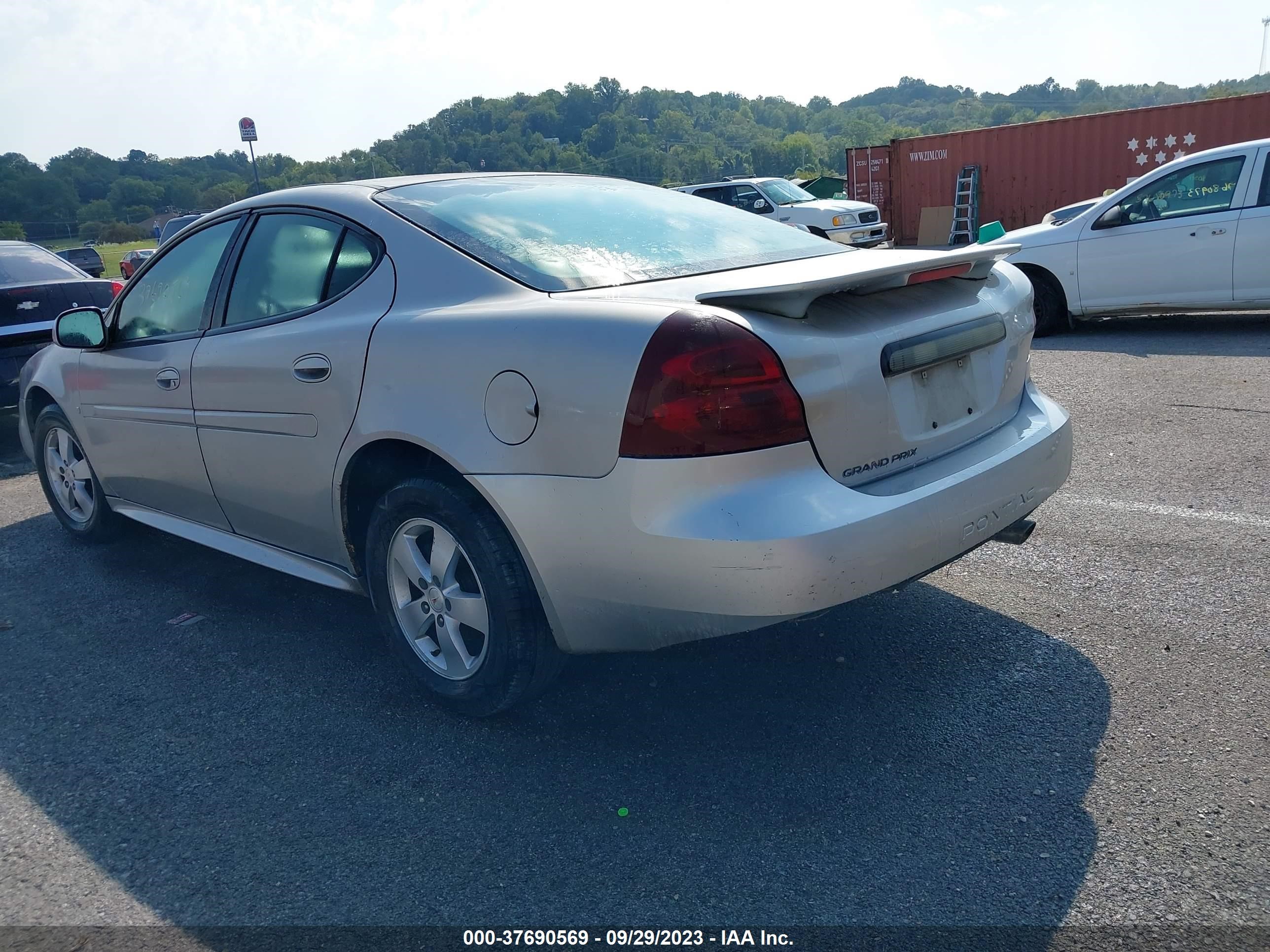 Photo 2 VIN: 2G2WP552371186598 - PONTIAC GRAND PRIX 