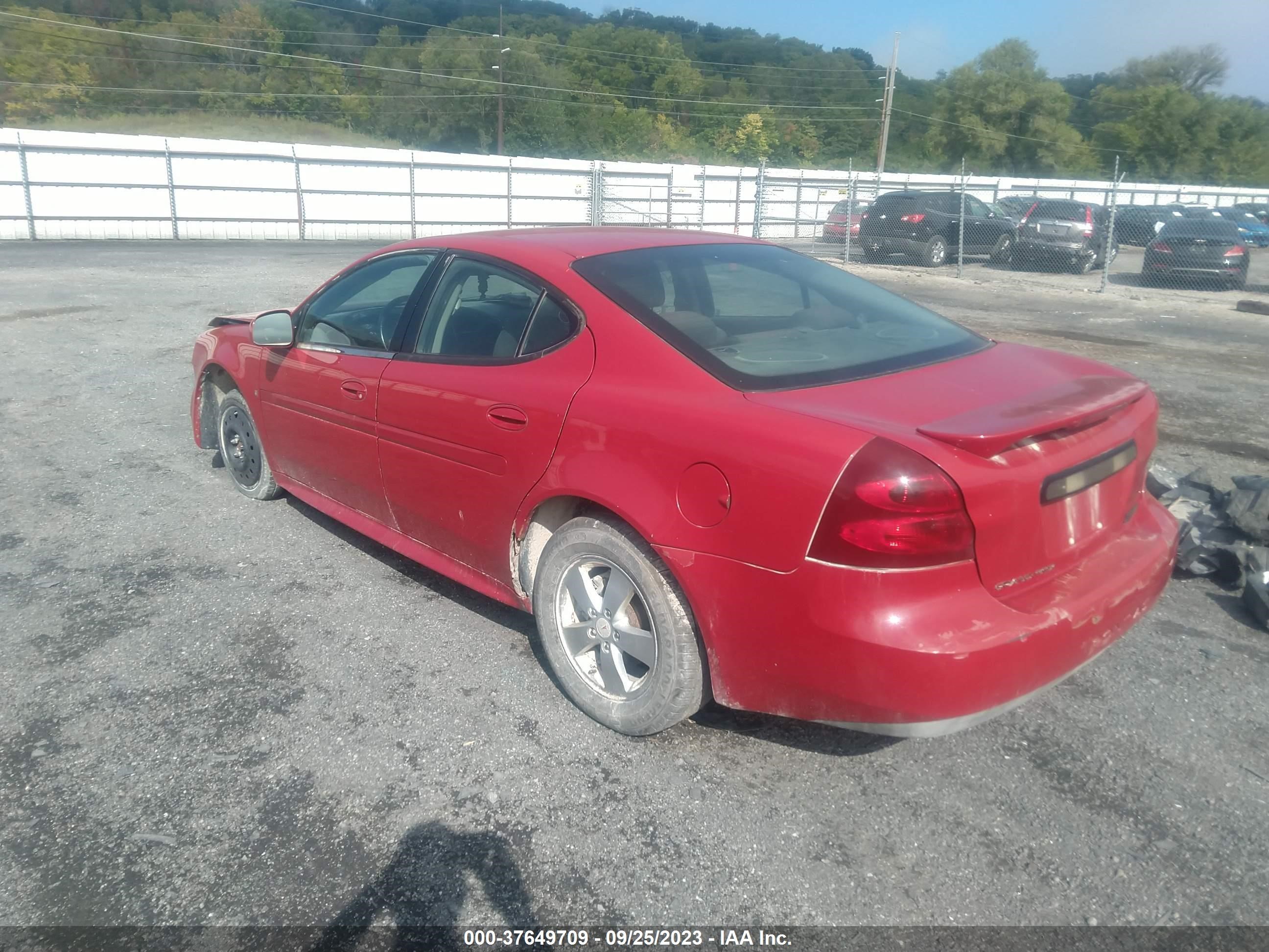 Photo 2 VIN: 2G2WP552381120358 - PONTIAC GRAND PRIX 