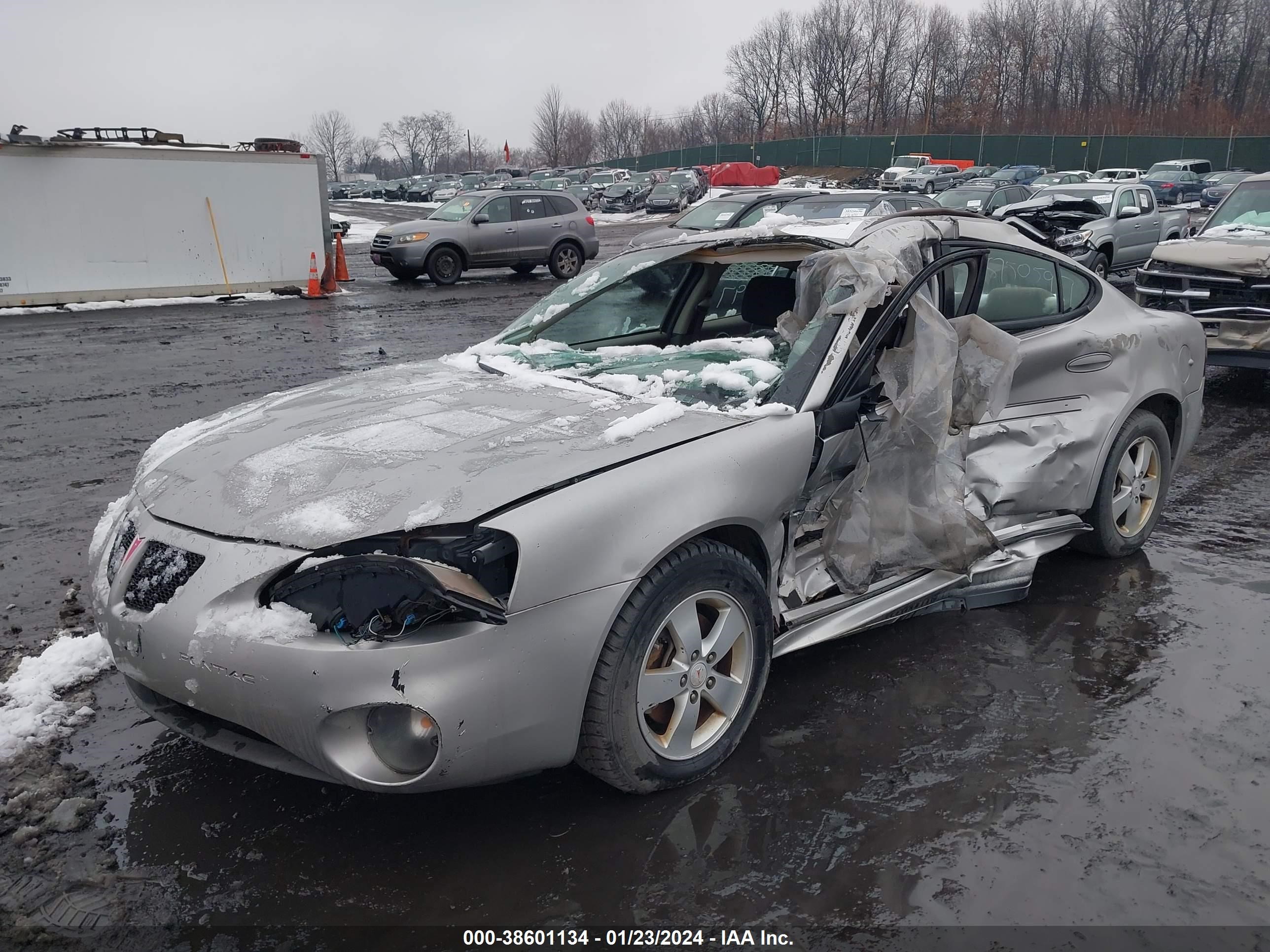 Photo 2 VIN: 2G2WP552471149995 - PONTIAC GRAND PRIX 