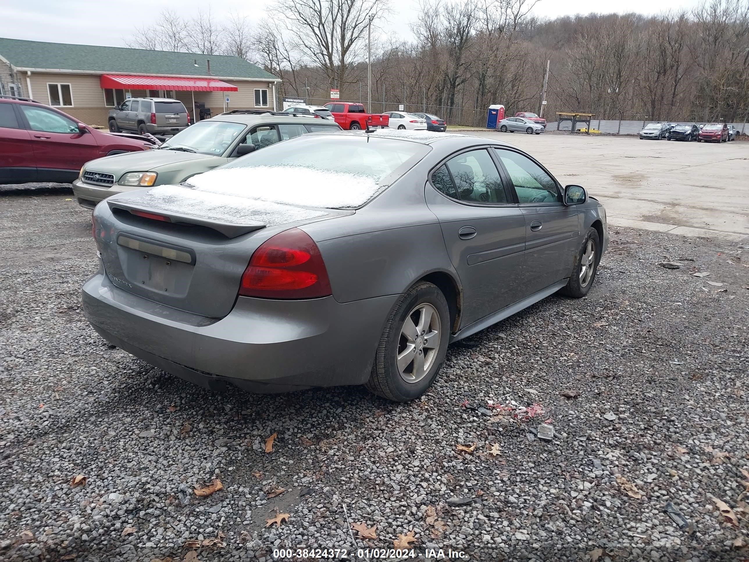 Photo 3 VIN: 2G2WP552481110941 - PONTIAC GRAND PRIX 