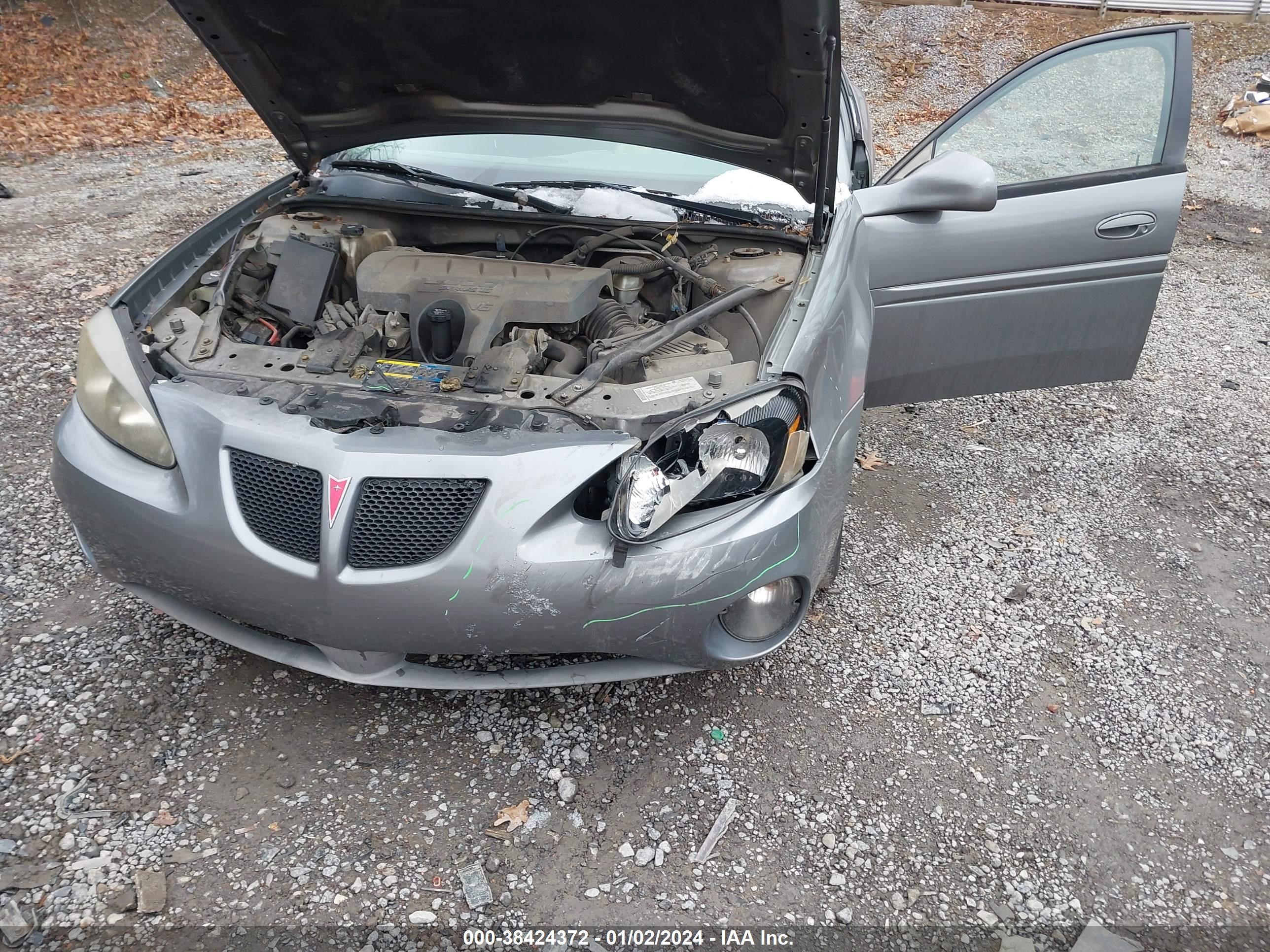 Photo 5 VIN: 2G2WP552481110941 - PONTIAC GRAND PRIX 