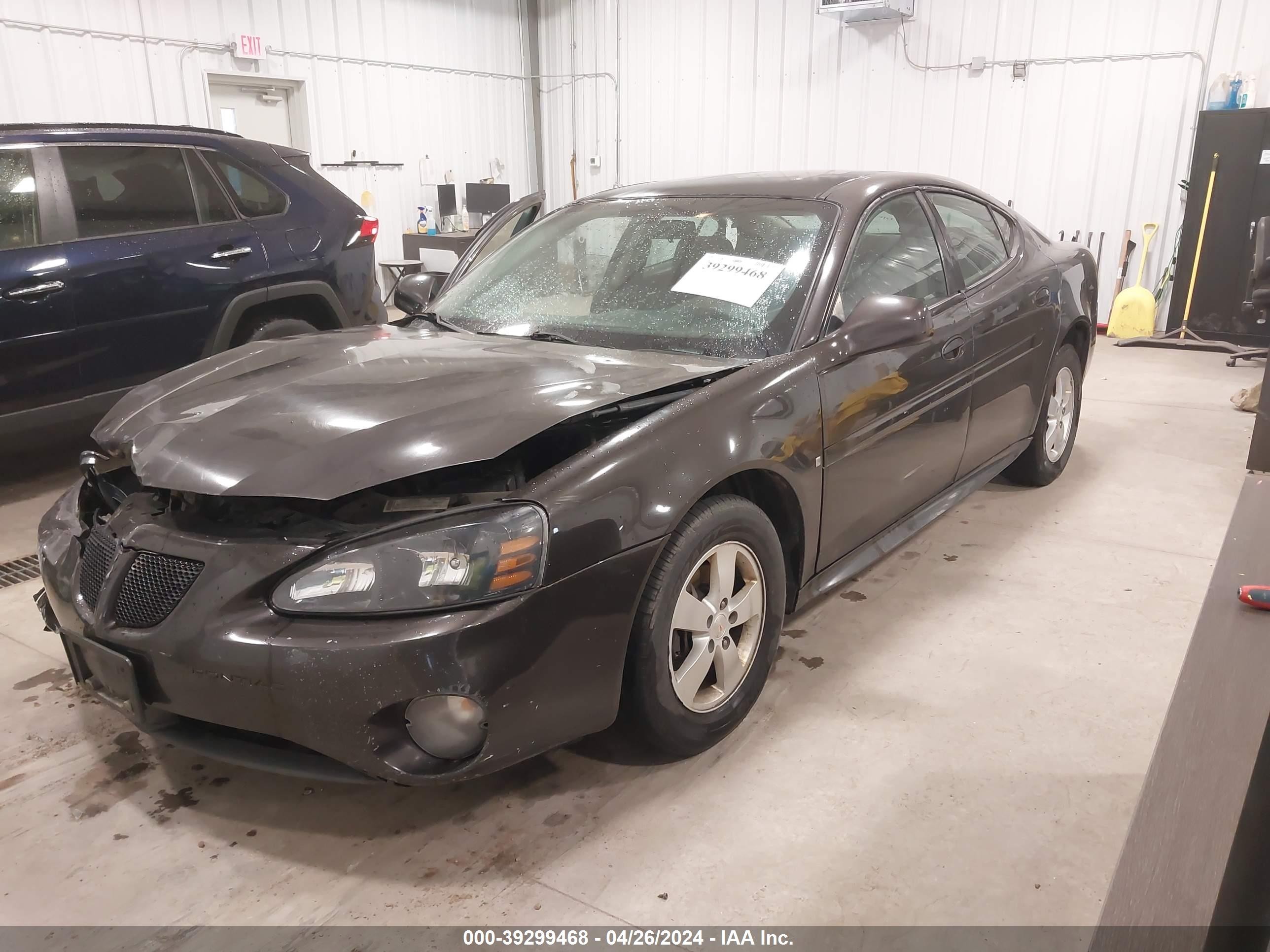 Photo 1 VIN: 2G2WP552481137573 - PONTIAC GRAND PRIX 