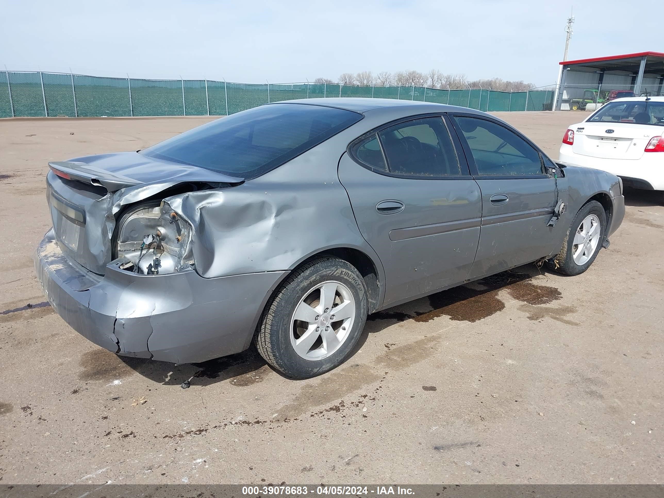 Photo 3 VIN: 2G2WP552481142529 - PONTIAC GRAND PRIX 