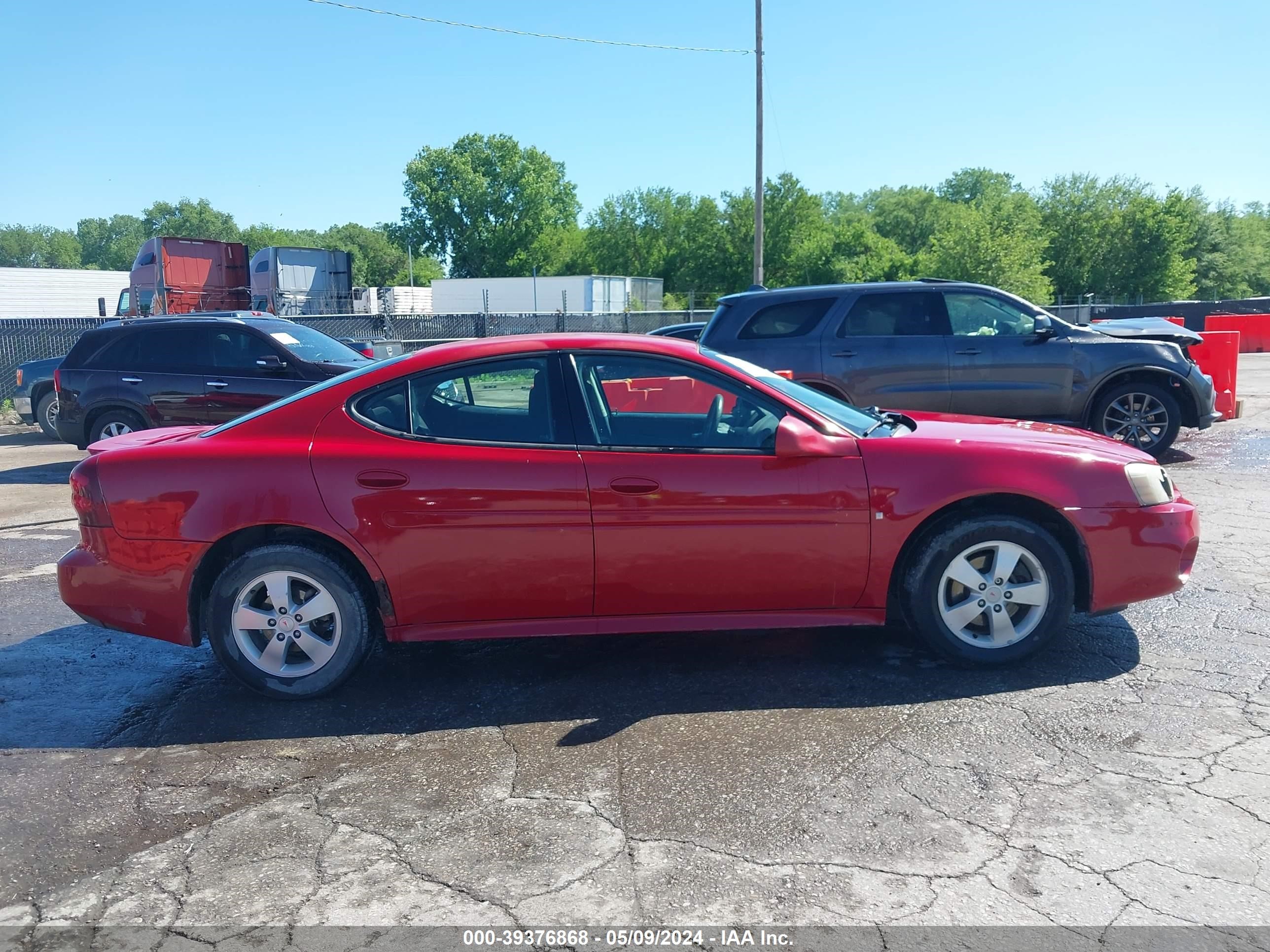 Photo 12 VIN: 2G2WP552481146144 - PONTIAC GRAND PRIX 