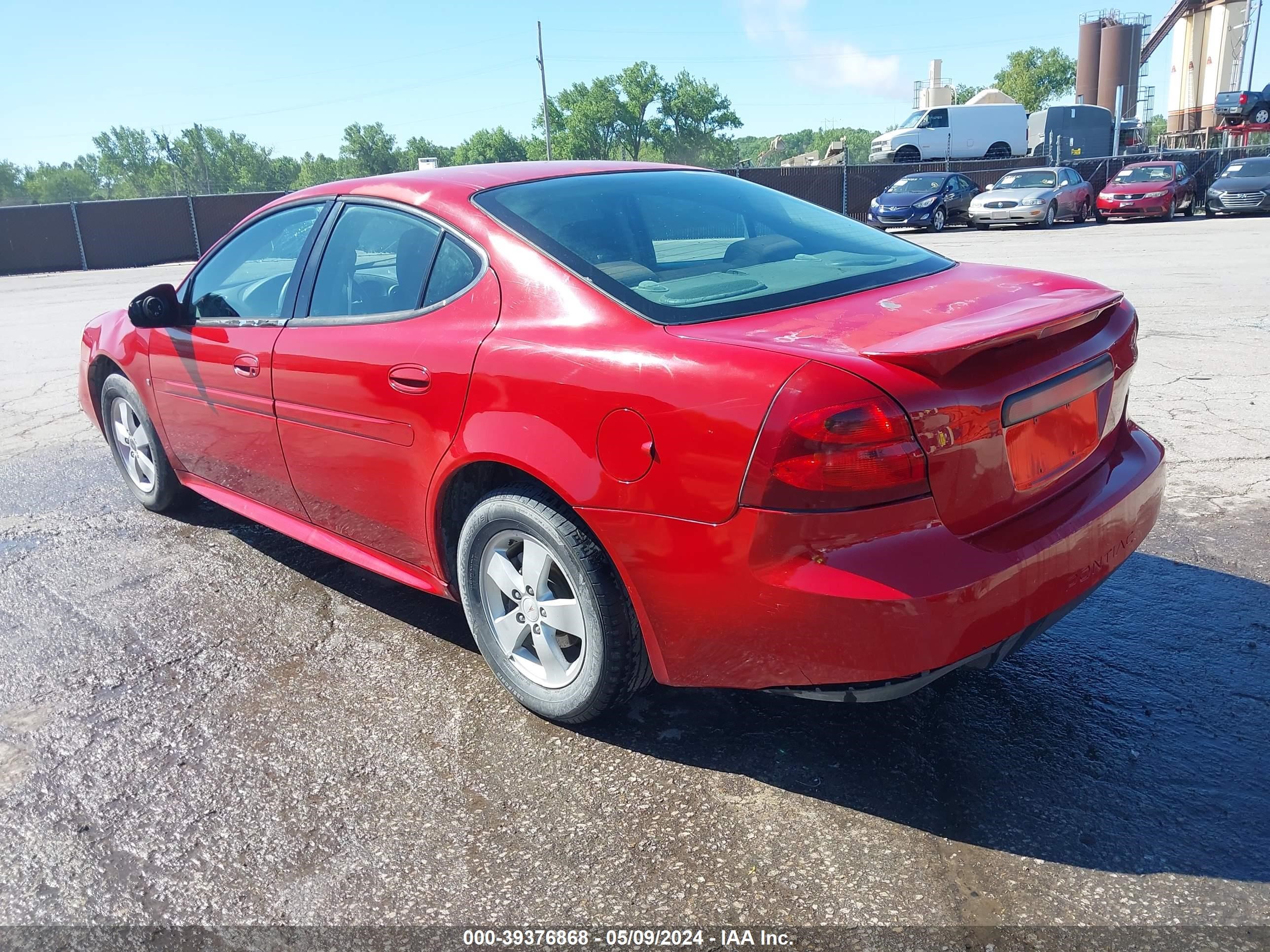 Photo 2 VIN: 2G2WP552481146144 - PONTIAC GRAND PRIX 