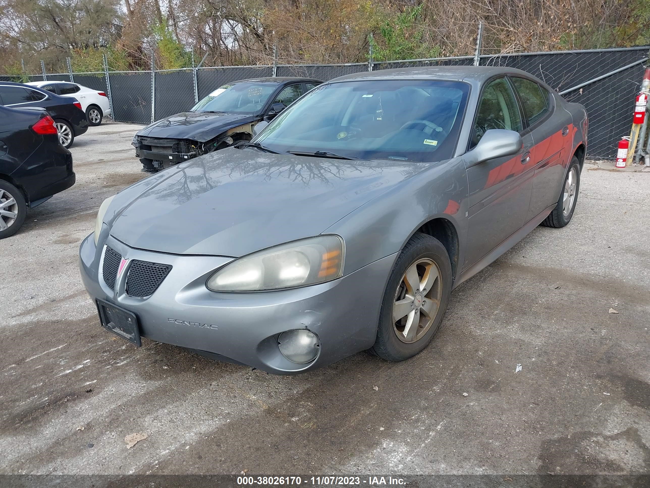 Photo 1 VIN: 2G2WP552481175319 - PONTIAC GRAND PRIX 