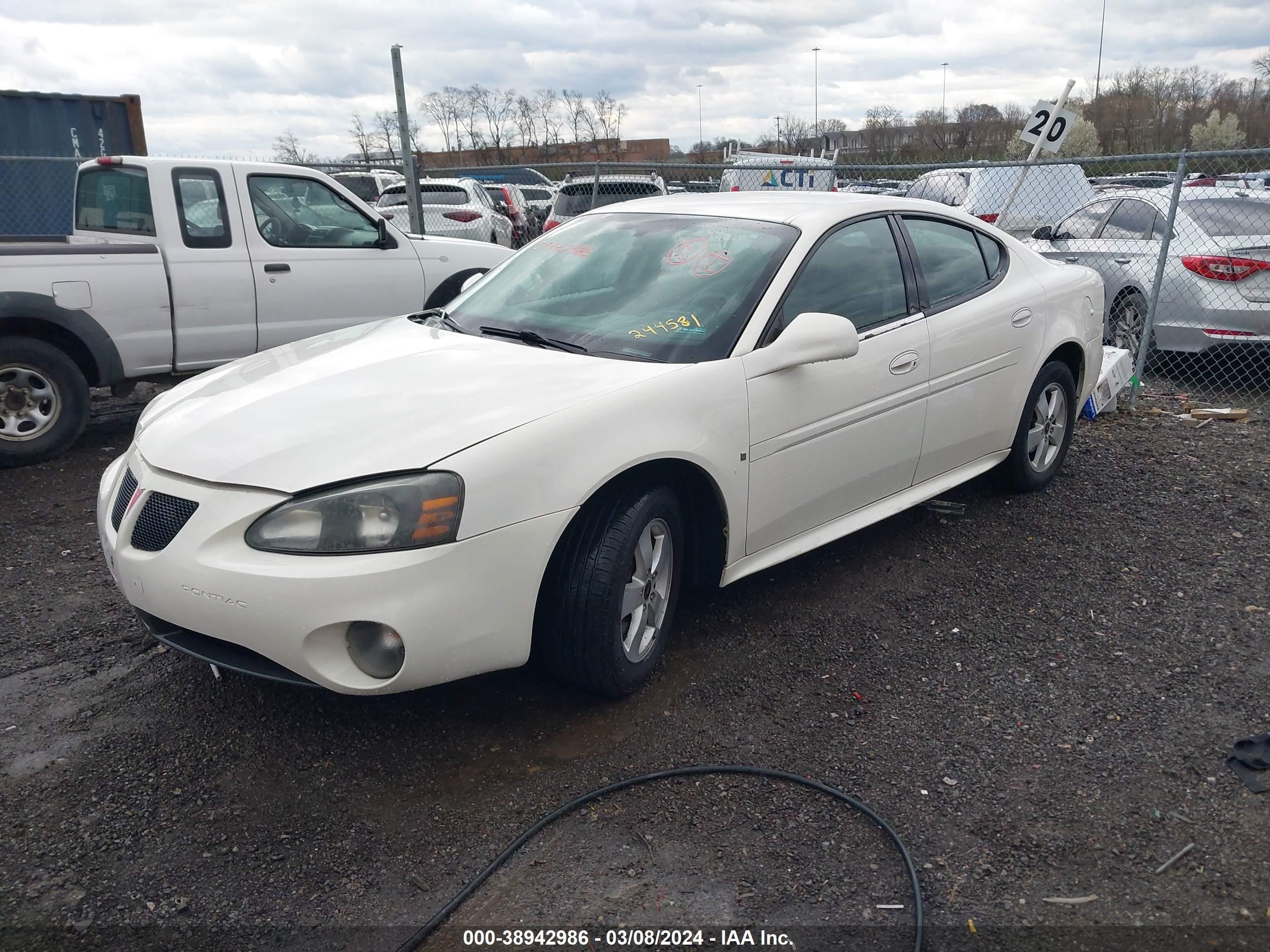 Photo 1 VIN: 2G2WP552561244581 - PONTIAC GRAND PRIX 