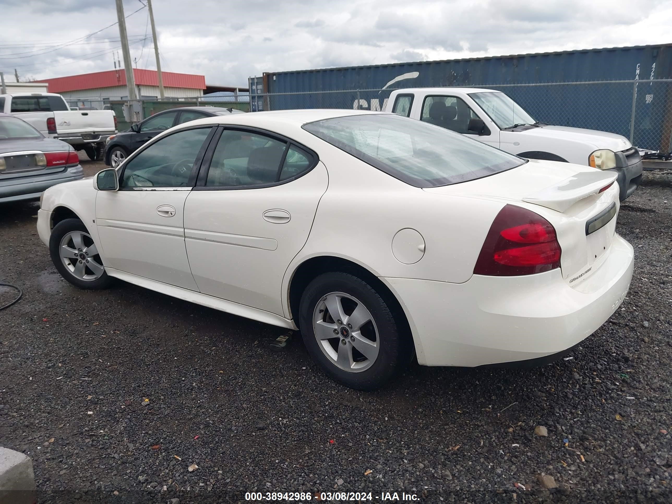 Photo 2 VIN: 2G2WP552561244581 - PONTIAC GRAND PRIX 