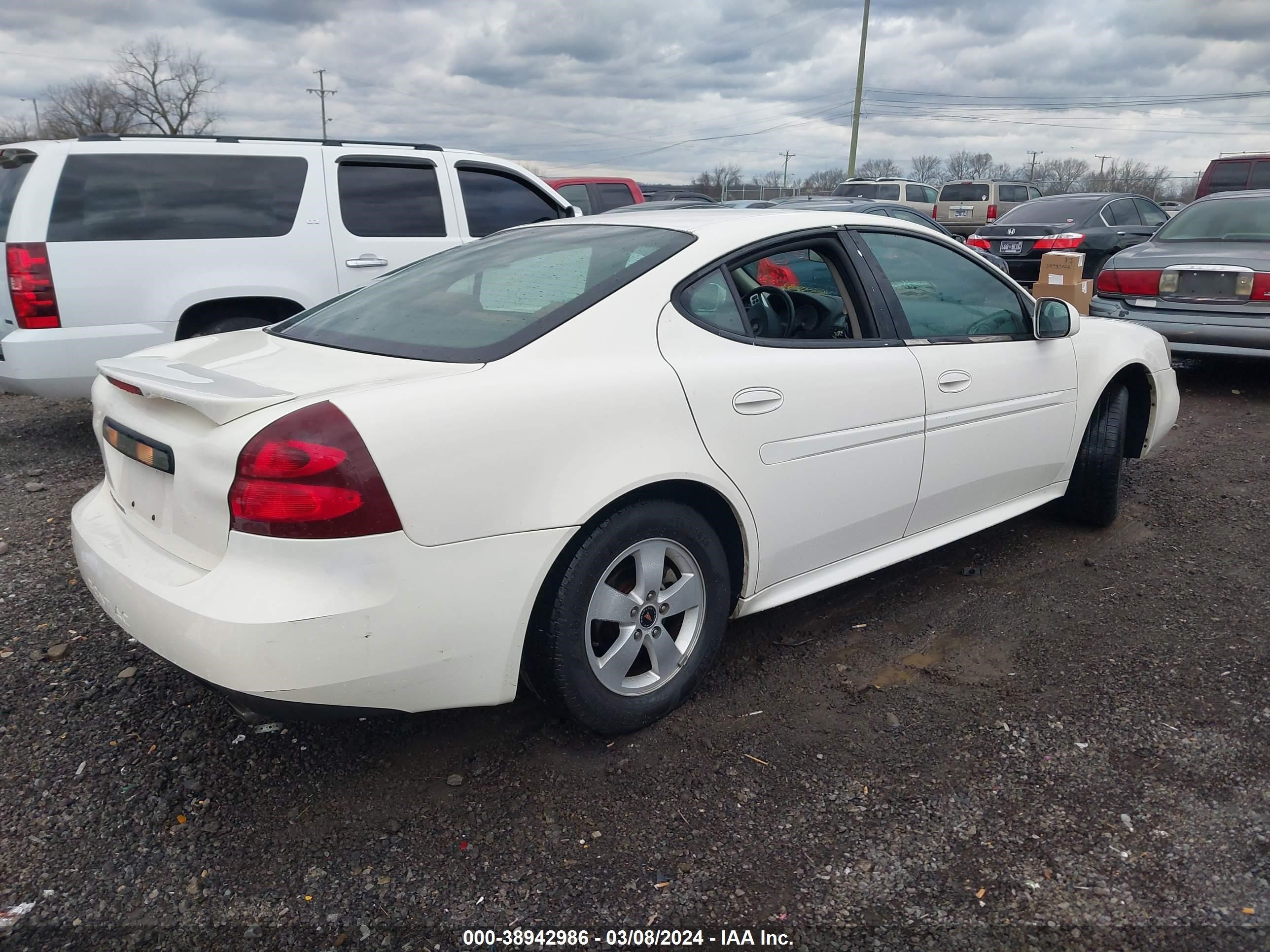 Photo 3 VIN: 2G2WP552561244581 - PONTIAC GRAND PRIX 