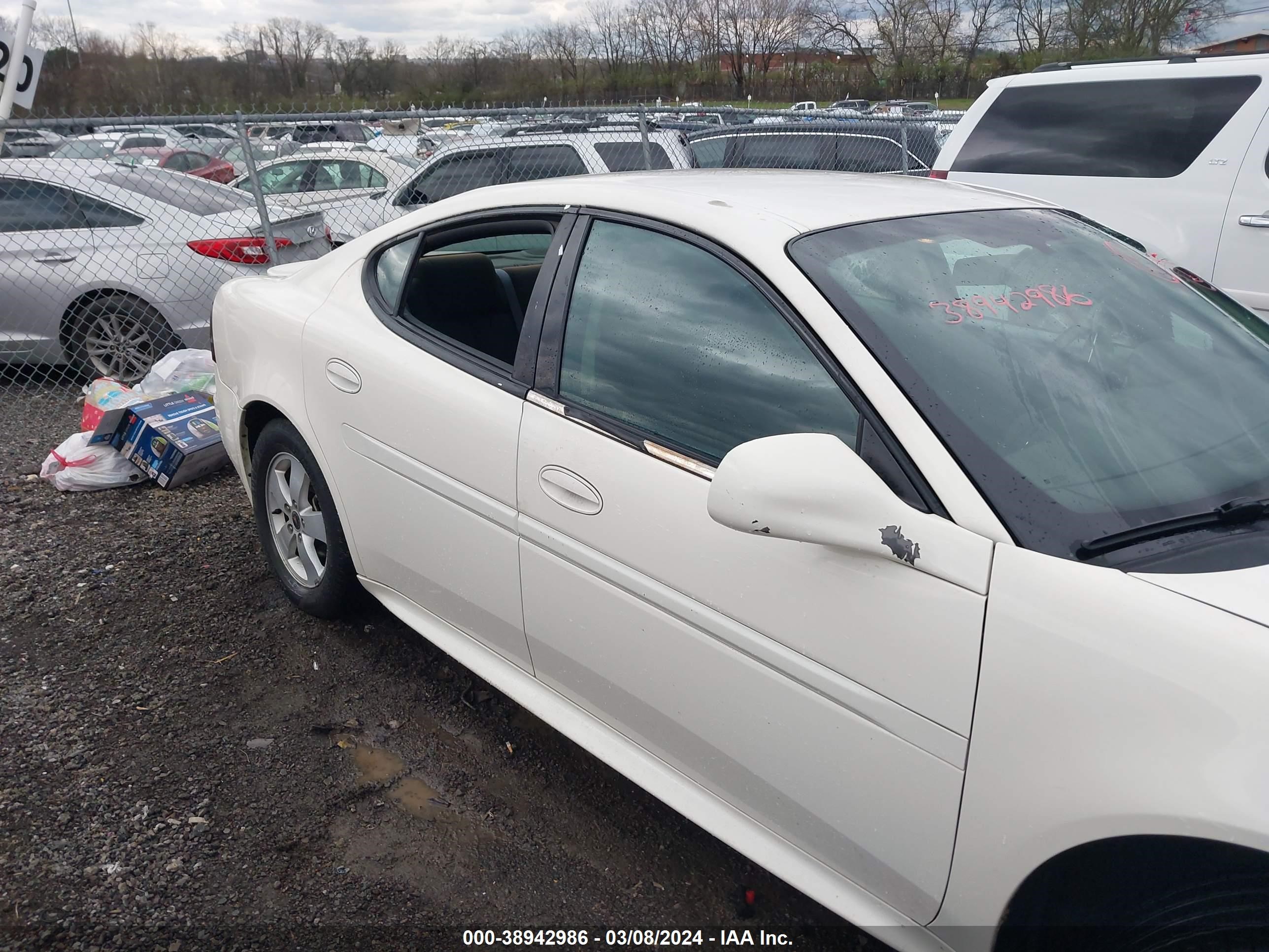 Photo 5 VIN: 2G2WP552561244581 - PONTIAC GRAND PRIX 