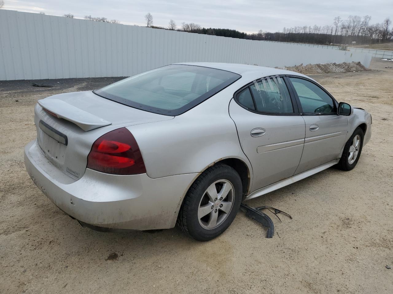 Photo 2 VIN: 2G2WP552561288998 - PONTIAC GRAND PRIX 