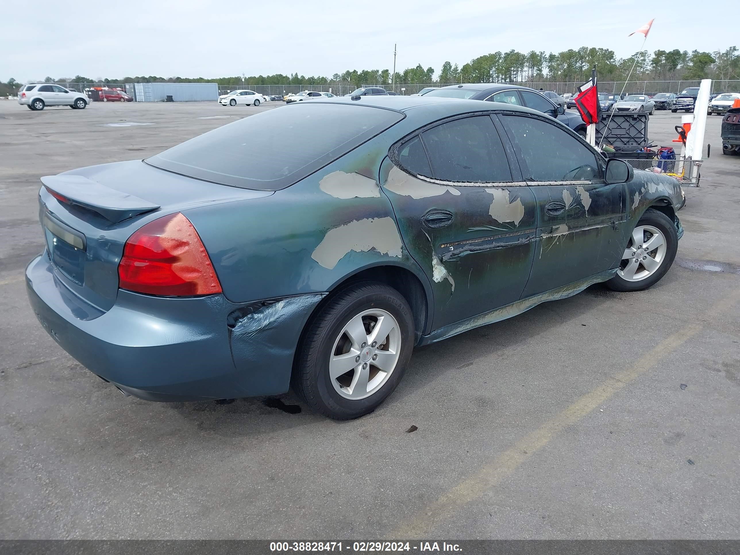 Photo 3 VIN: 2G2WP552561314791 - PONTIAC GRAND PRIX 