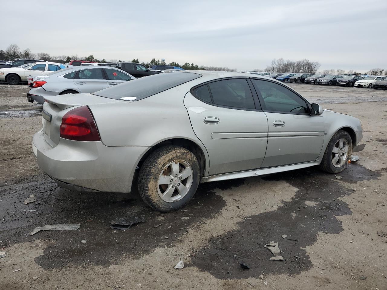 Photo 2 VIN: 2G2WP552571110963 - PONTIAC GRAND PRIX 