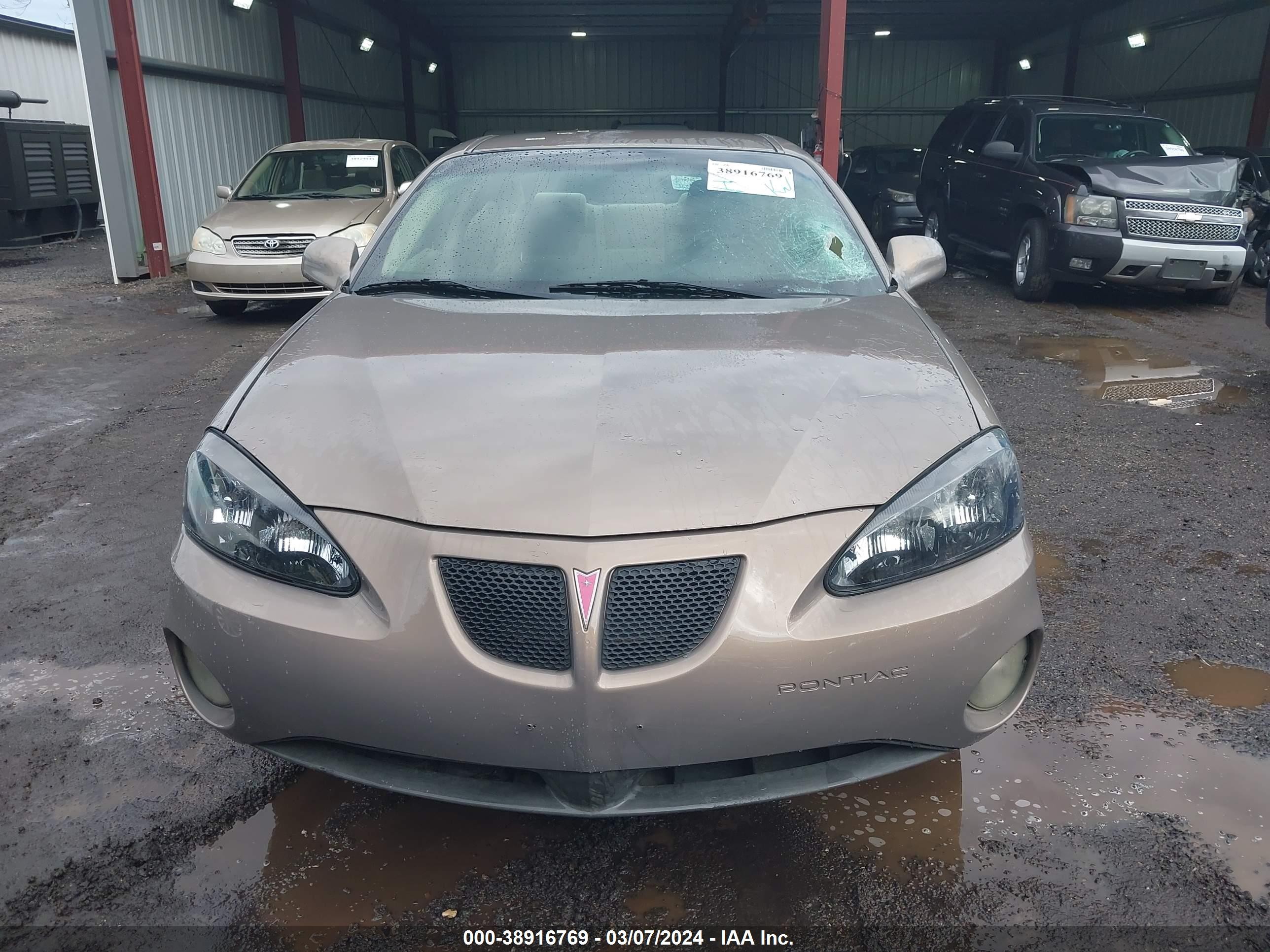 Photo 11 VIN: 2G2WP552571117136 - PONTIAC GRAND PRIX 