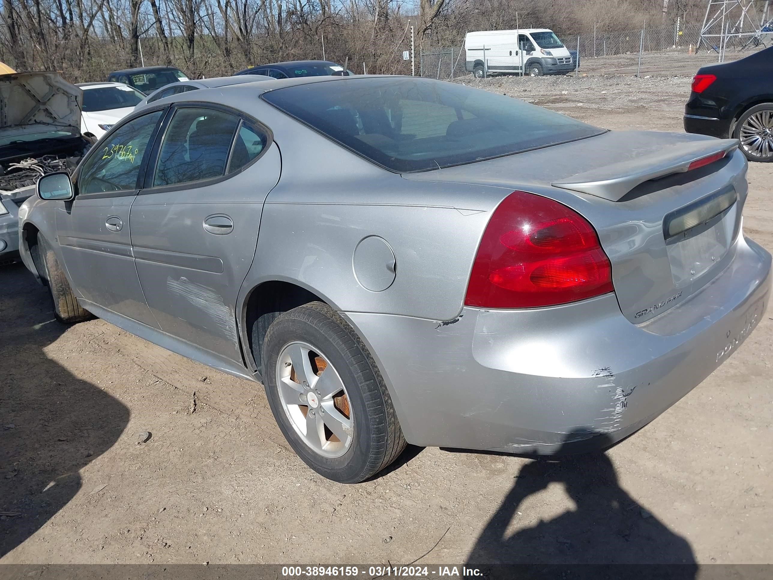 Photo 2 VIN: 2G2WP552581104260 - PONTIAC GRAND PRIX 