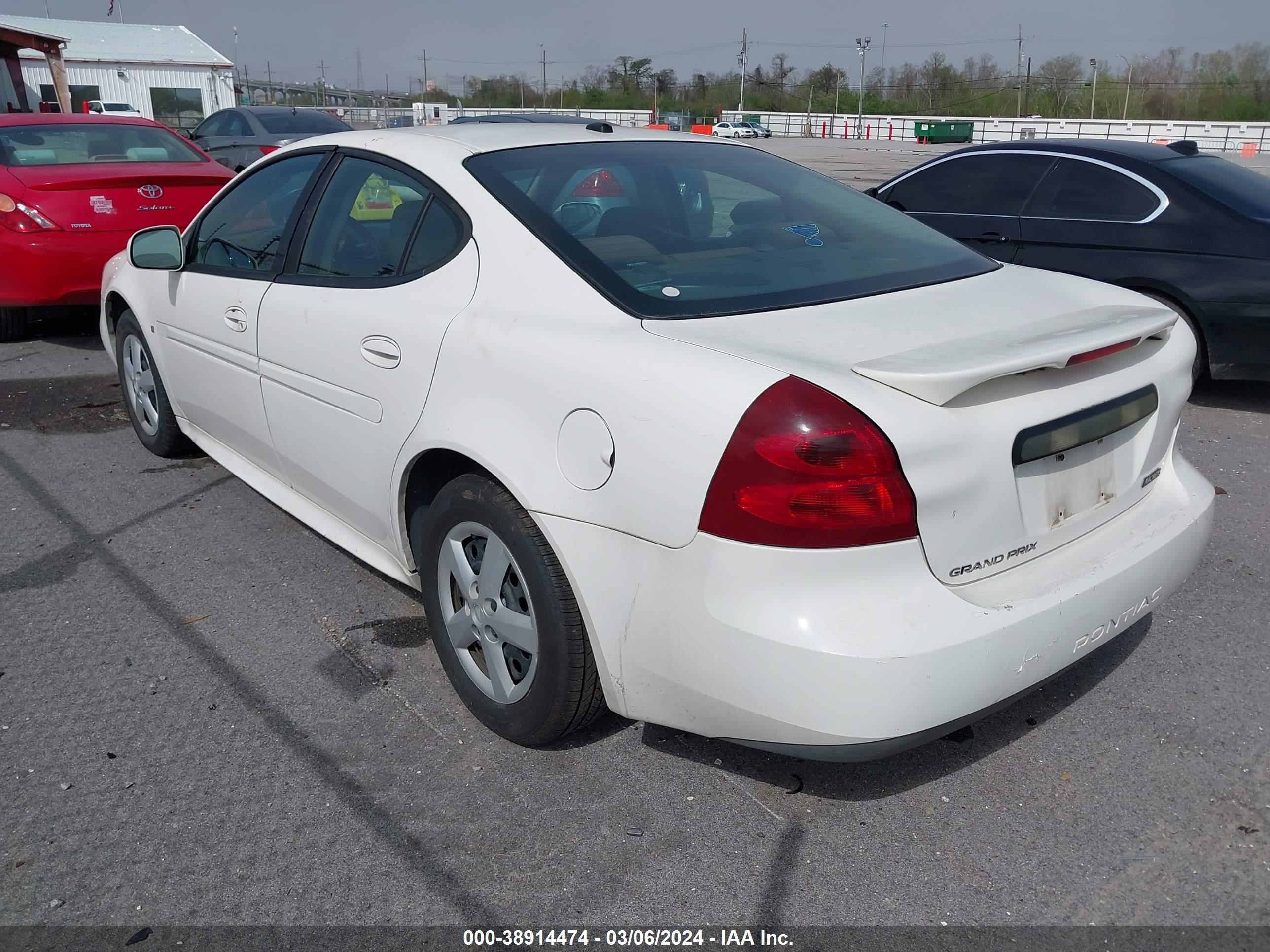 Photo 2 VIN: 2G2WP552581132589 - PONTIAC GRAND PRIX 