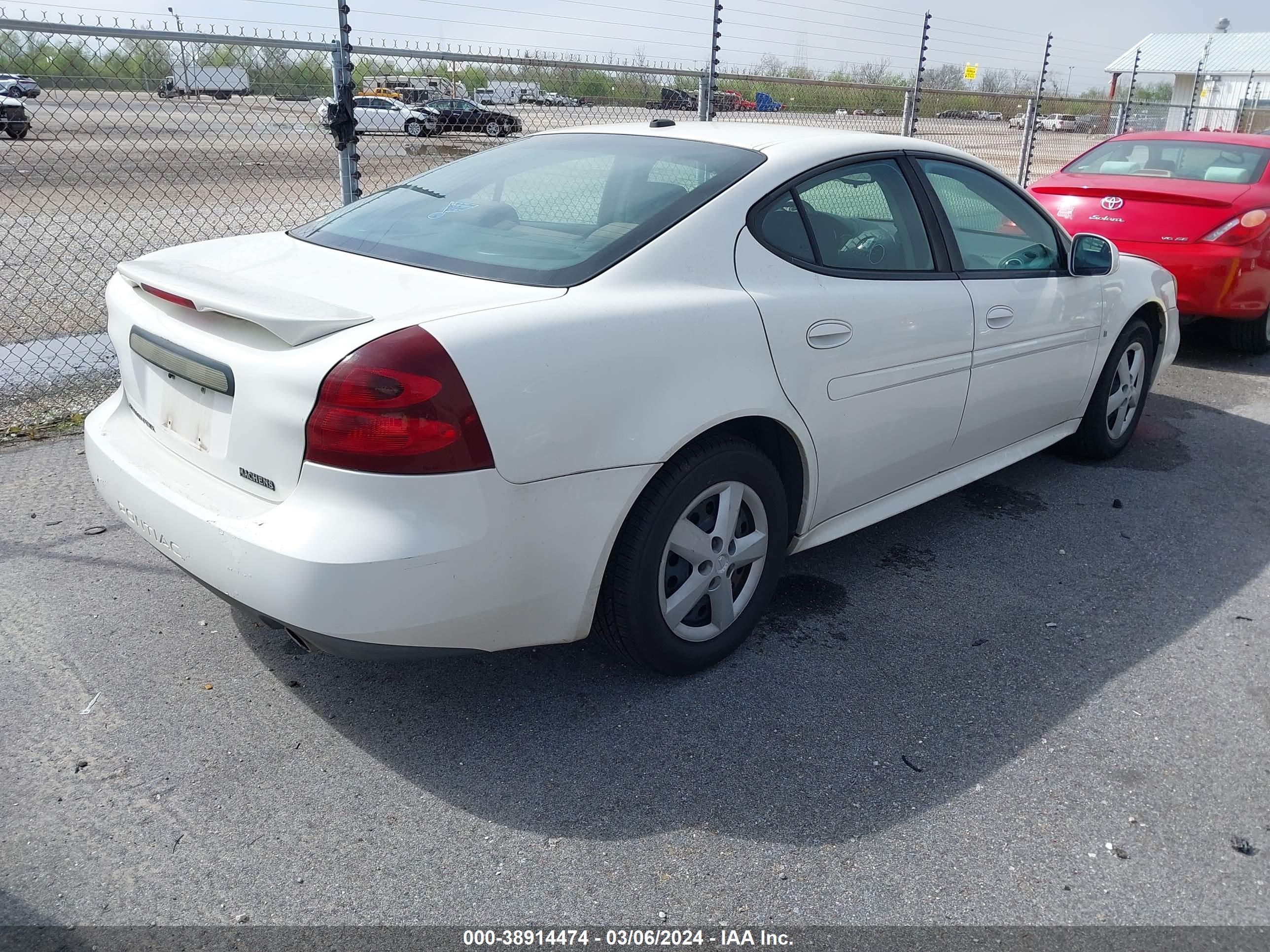 Photo 3 VIN: 2G2WP552581132589 - PONTIAC GRAND PRIX 