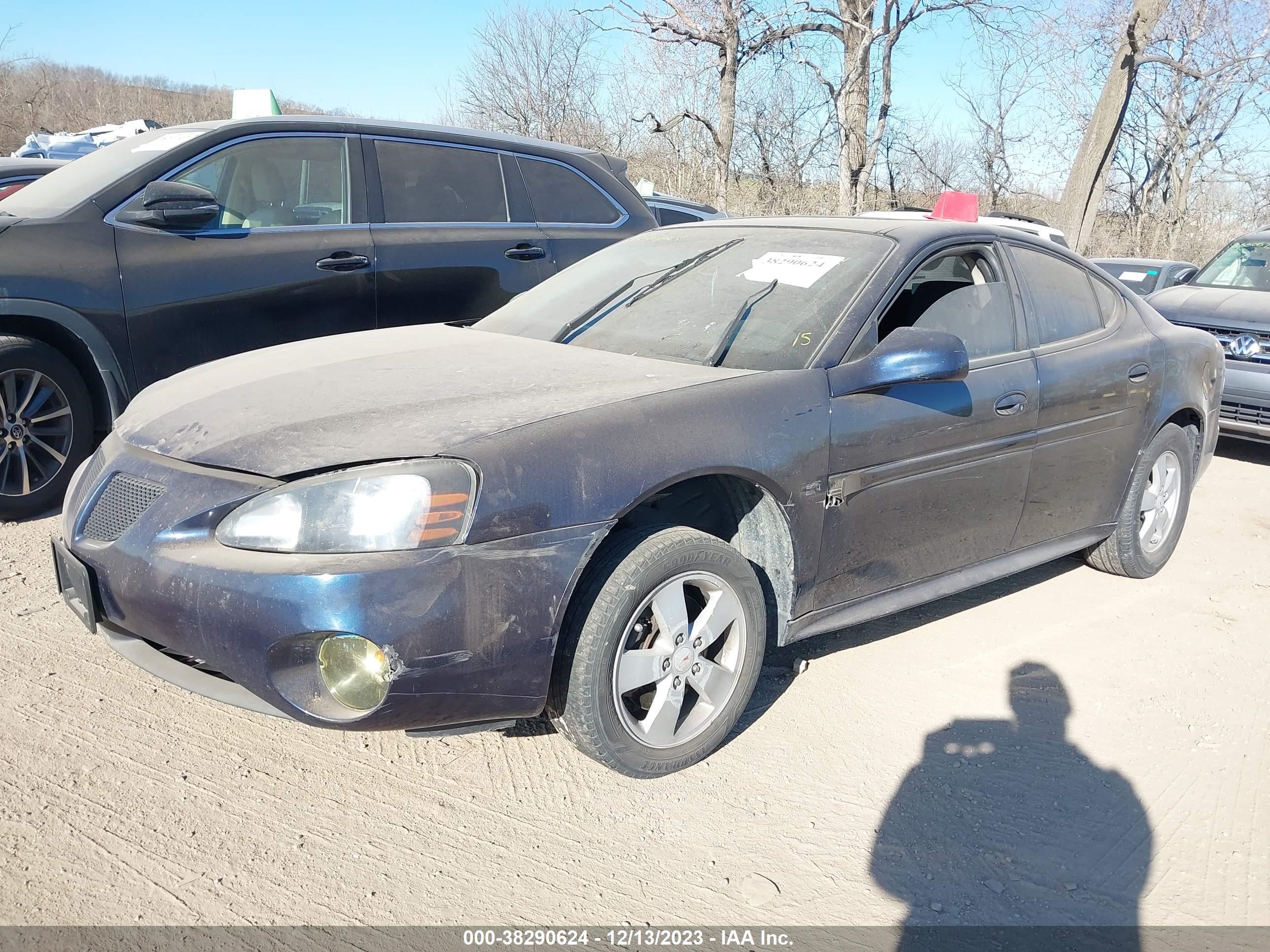 Photo 1 VIN: 2G2WP552581147562 - PONTIAC GRAND PRIX 