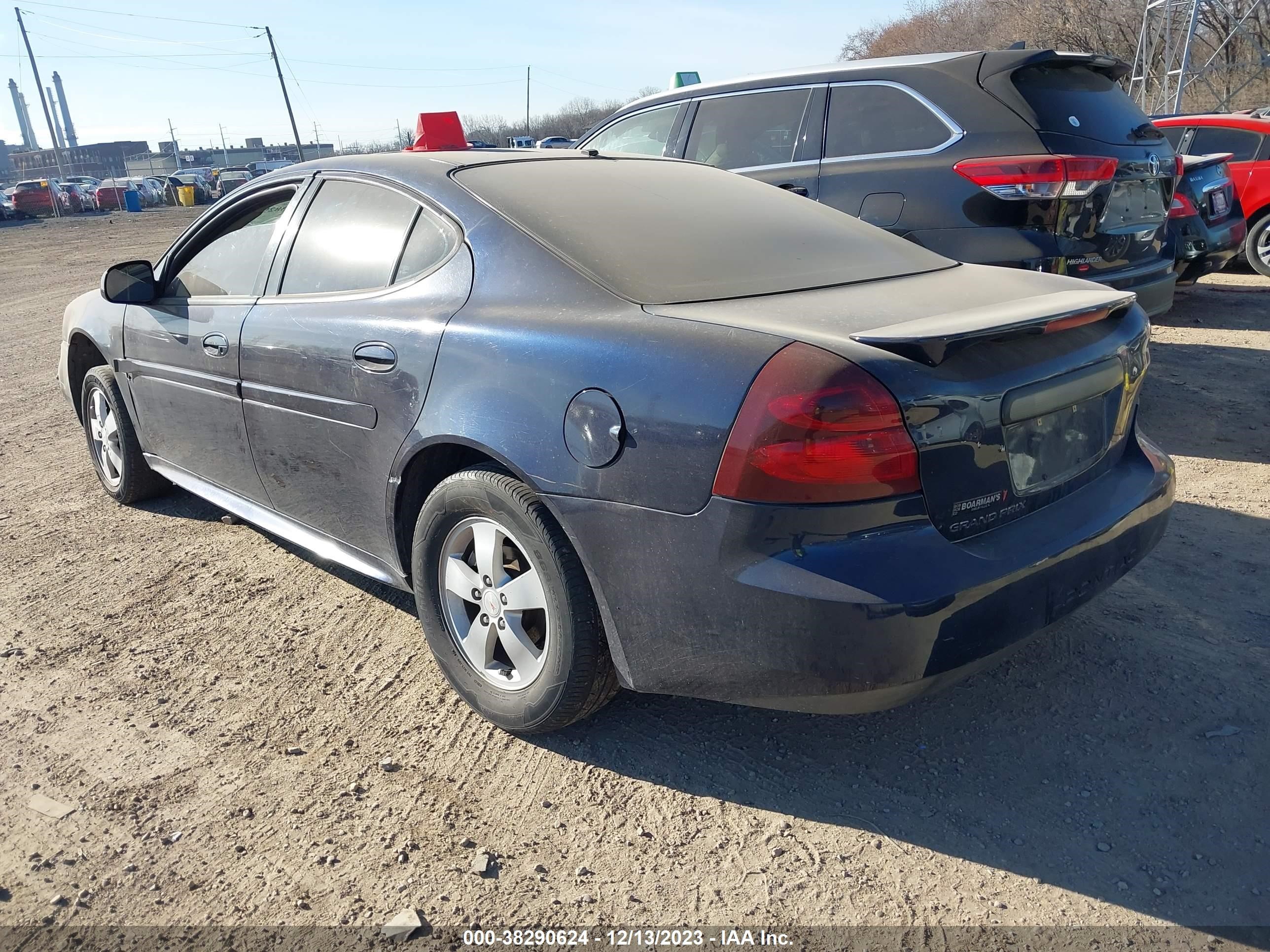 Photo 2 VIN: 2G2WP552581147562 - PONTIAC GRAND PRIX 