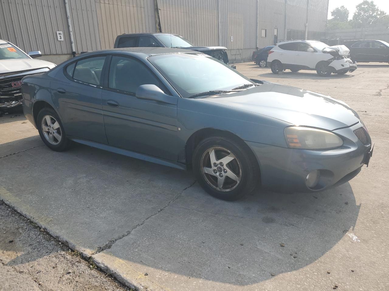 Photo 3 VIN: 2G2WP552671118814 - PONTIAC GRAND PRIX 